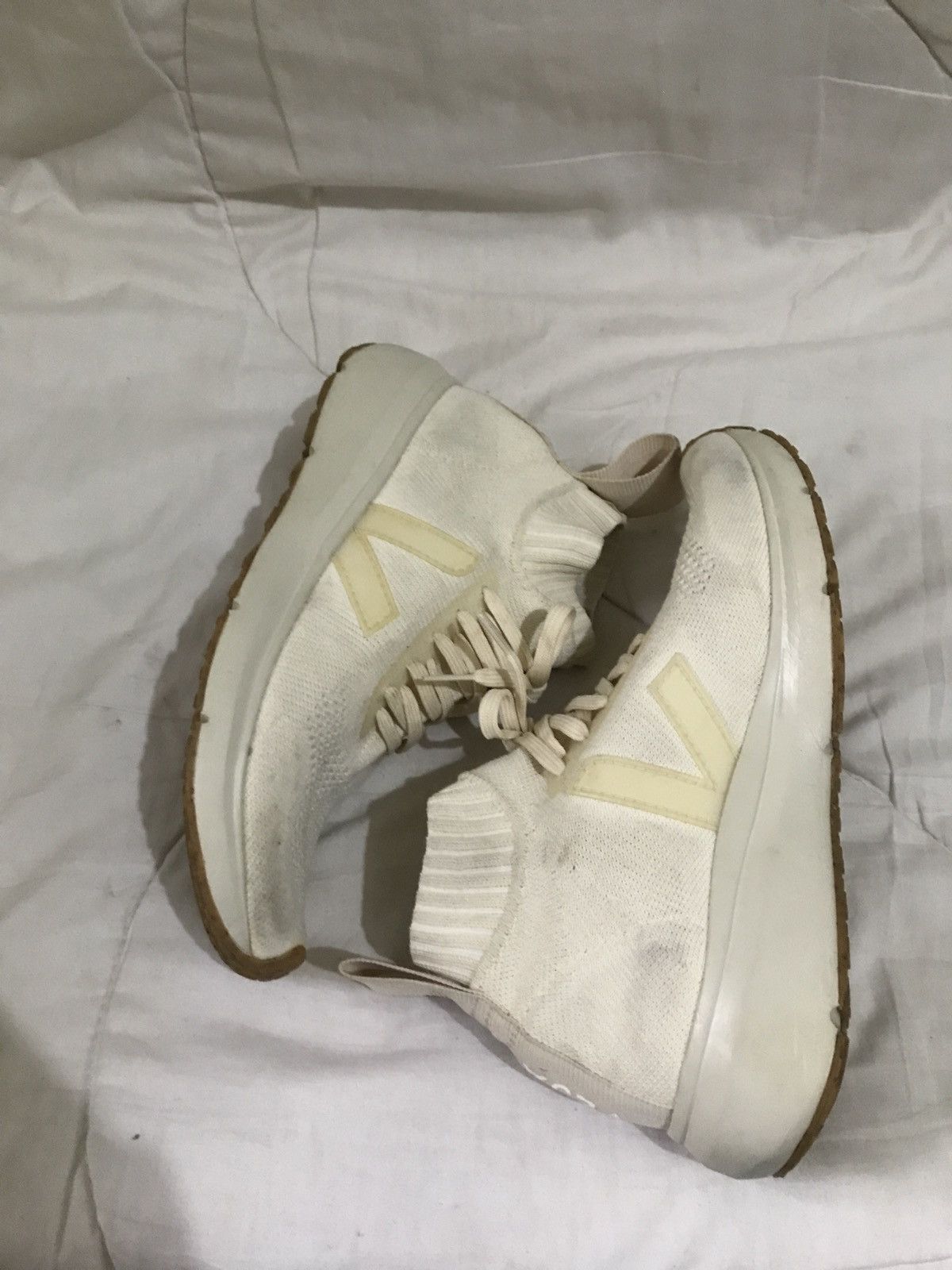 Rick Owens × Veja VEJA X RICK OWENS V KNIT MID BUTTER SNEAKER Size US 7 / IT 37 - 4 Thumbnail