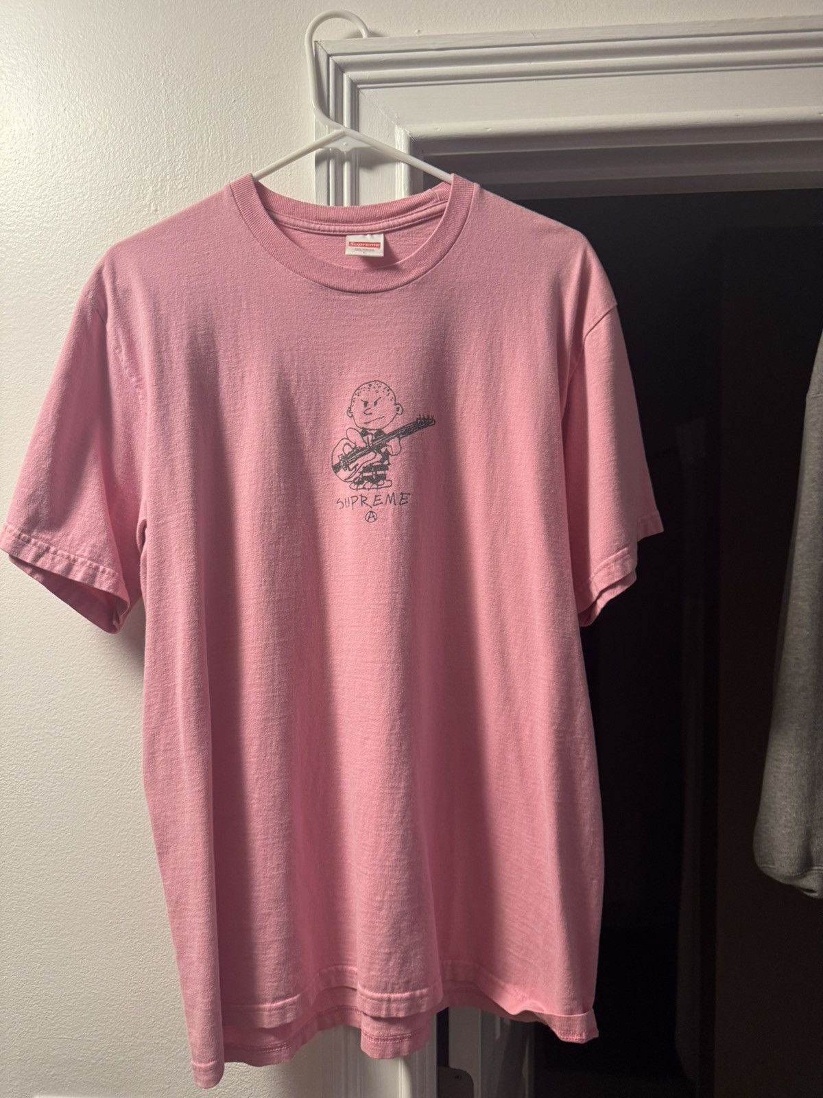 Supreme Supreme x Peanuts “Charlie Guitar” Tee Size US L / EU 52-54 / 3 - 1 Thumbnail
