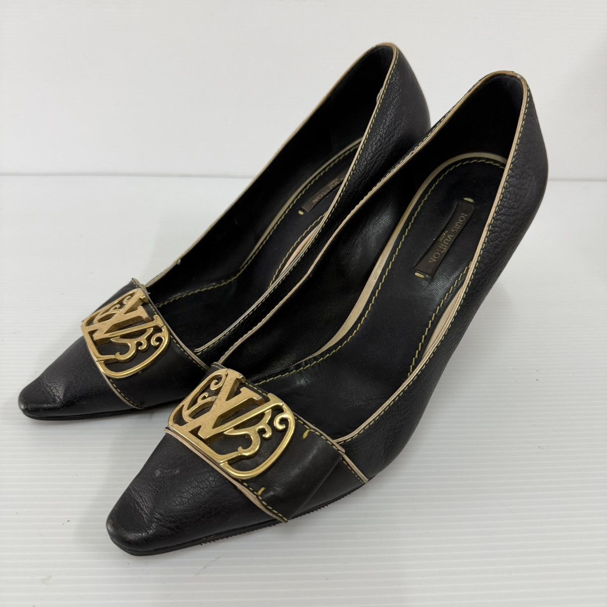 Louis Vuitton Louis Vuitton Black Leather Heels Size US 7.5 / IT 37.5 - 1 Thumbnail