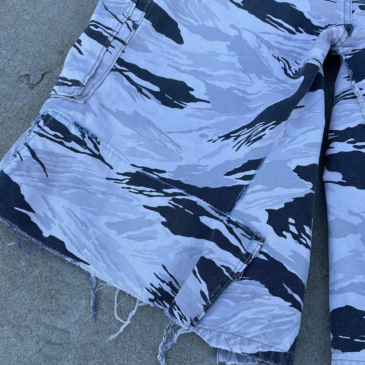 Levi's × Vintage Baggy Tiger Camo Shorts Size US 36 / EU 52 - 8 Thumbnail