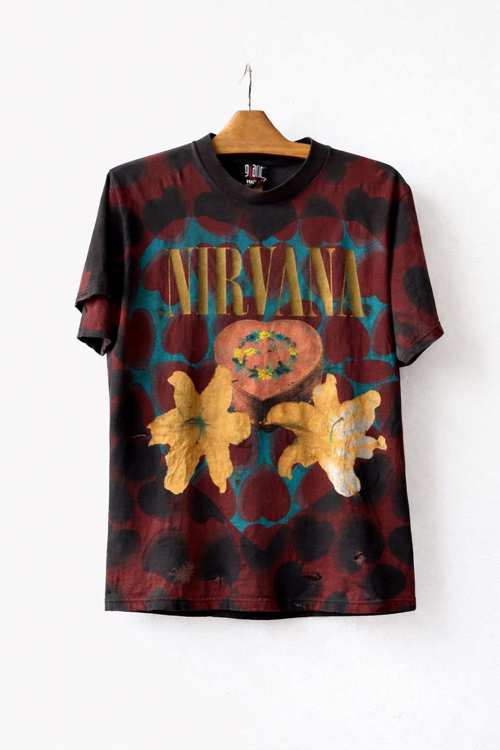 Other Vintage 1993 nirvana heart shape box shirt Size US L / EU 52-54 / 3 - 1 Thumbnail