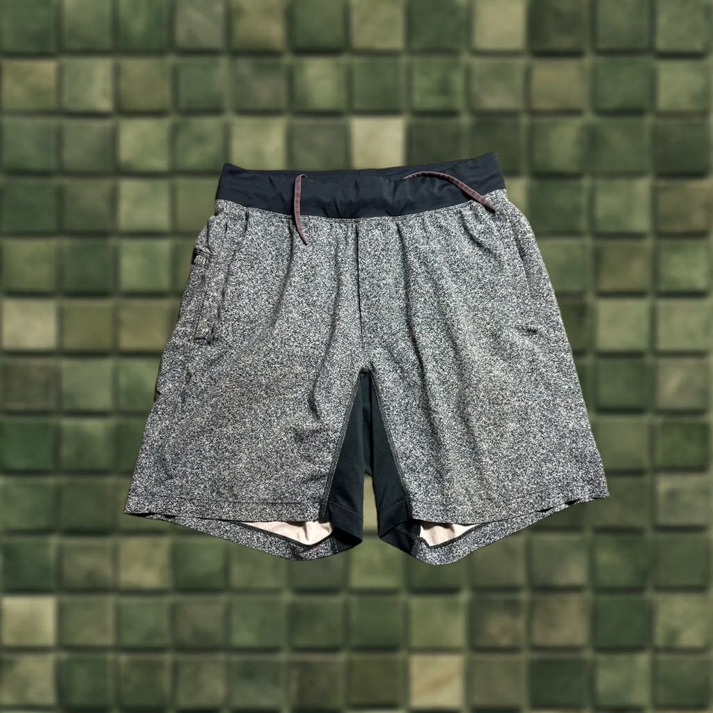 Lululemon Lululemon T.H.E Short Linerless Shorts Mens Medium Green Speckle LM7901S - Used - Slight Stains Size US 31 - 1 Thumbnail
