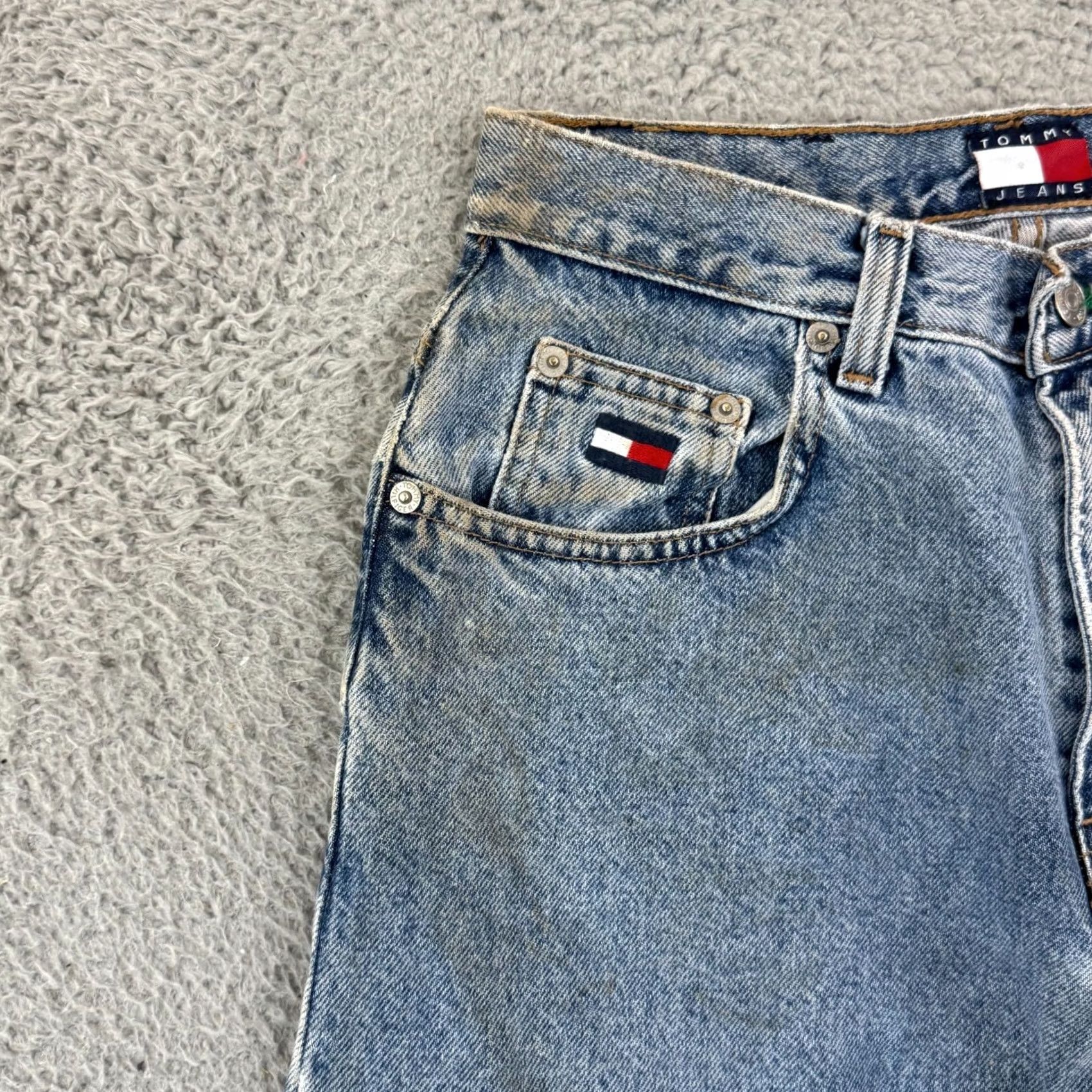Tommy Hilfiger VINTAGE Tommy Hilfiger Jeans Womens 6 Medium Wash Button 26x30 Denim Loose Y2K City Retro Shoes? Size 28" / US 6 / IT 42 - 7 Thumbnail