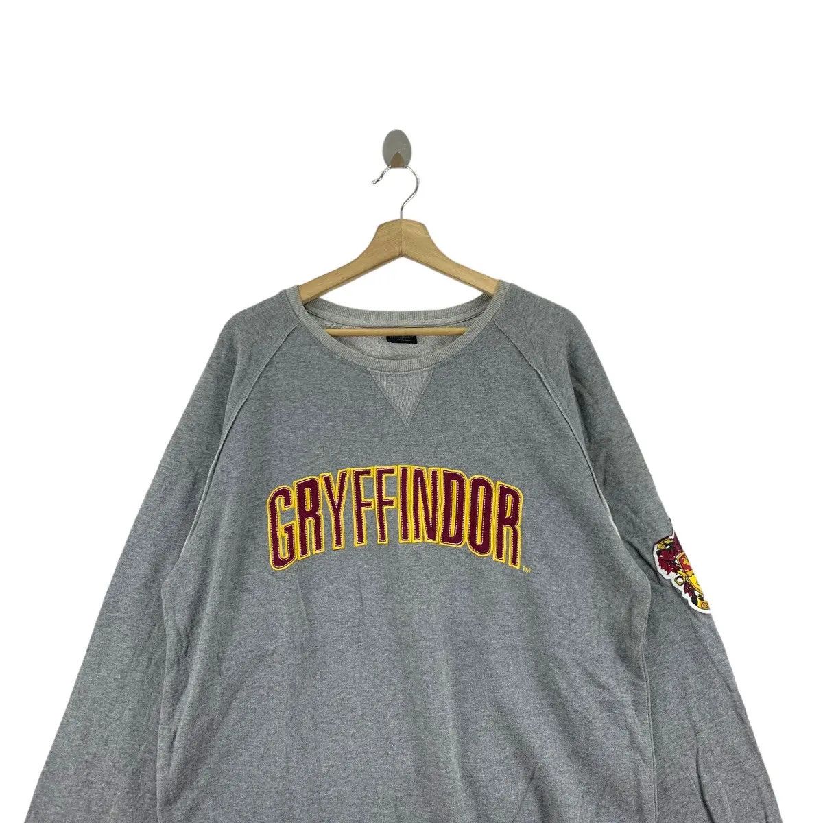 Vintage Vintage HARRY POTTER GRYFFINDOR Crest Sweatshirt Size L / US 10 / IT 46 - 2 Thumbnail