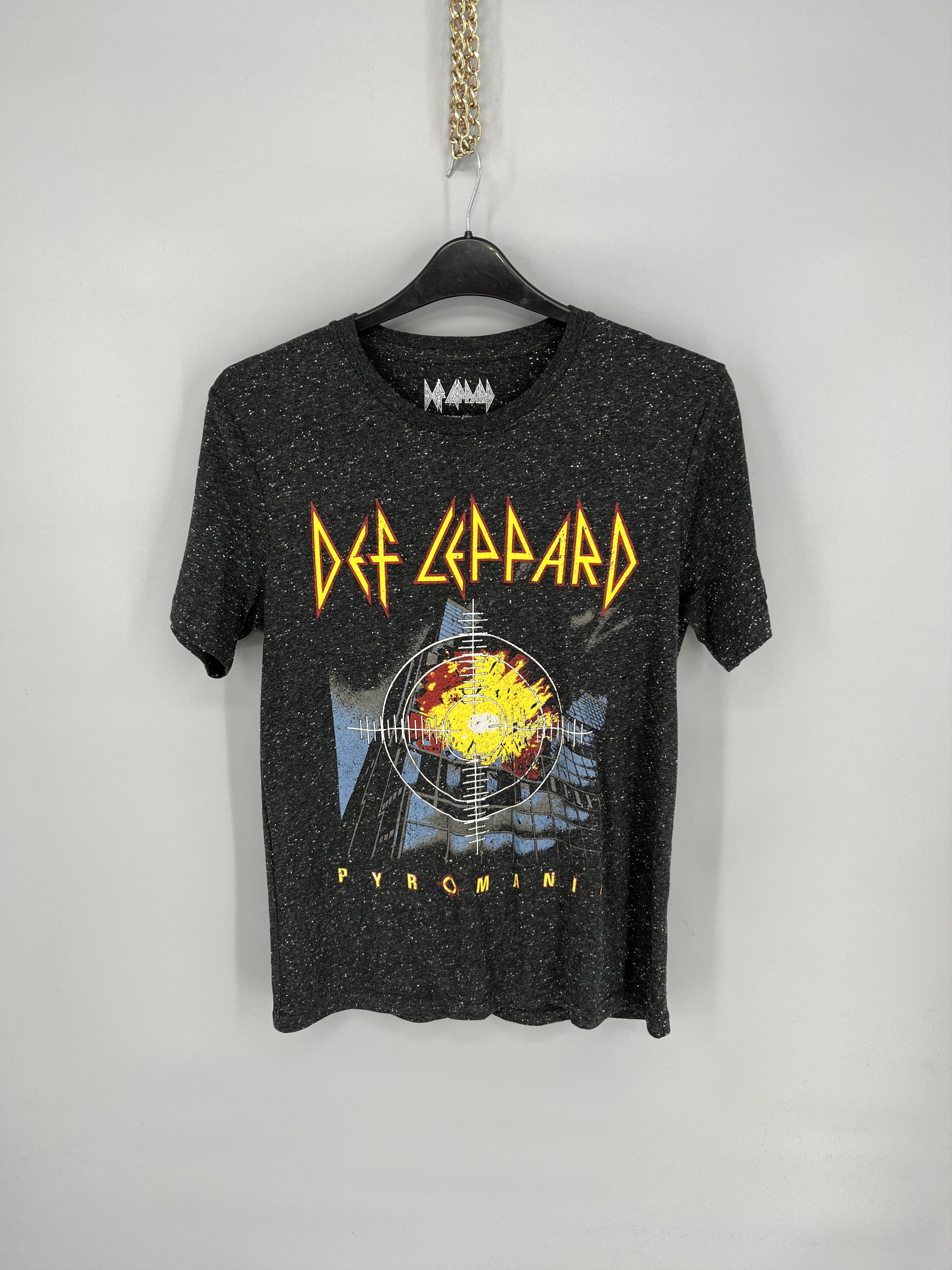 Band Tees Vintage Y2K Def Leppard Pryromania Band Tee Size S Size US S / EU 44-46 / 1 - 1 Thumbnail