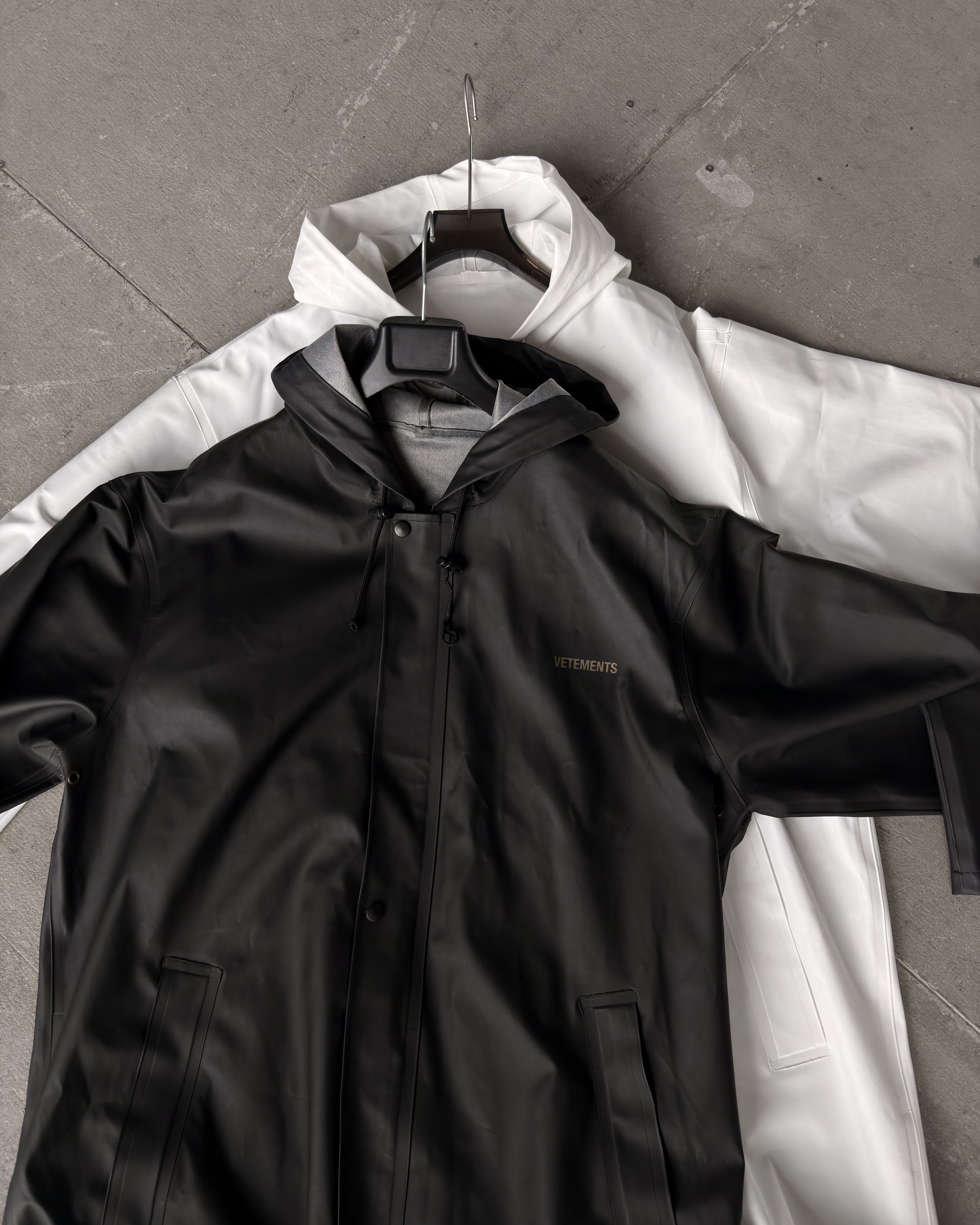 Vetements Vetements Rain Coat Size US XL / EU 56 / 4 - 4 Thumbnail
