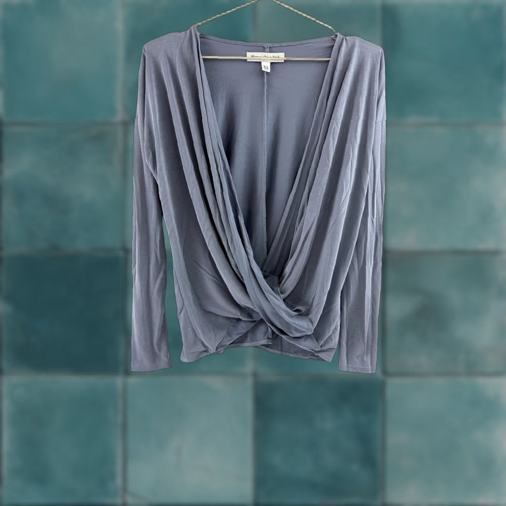 Abercrombie & Fitch Abercrombie & Fitch Blouse Womens XS Long Sleeve Drape Front Surplice Twist Top Size XS / US 0-2 / IT 36-38 - 1 Thumbnail
