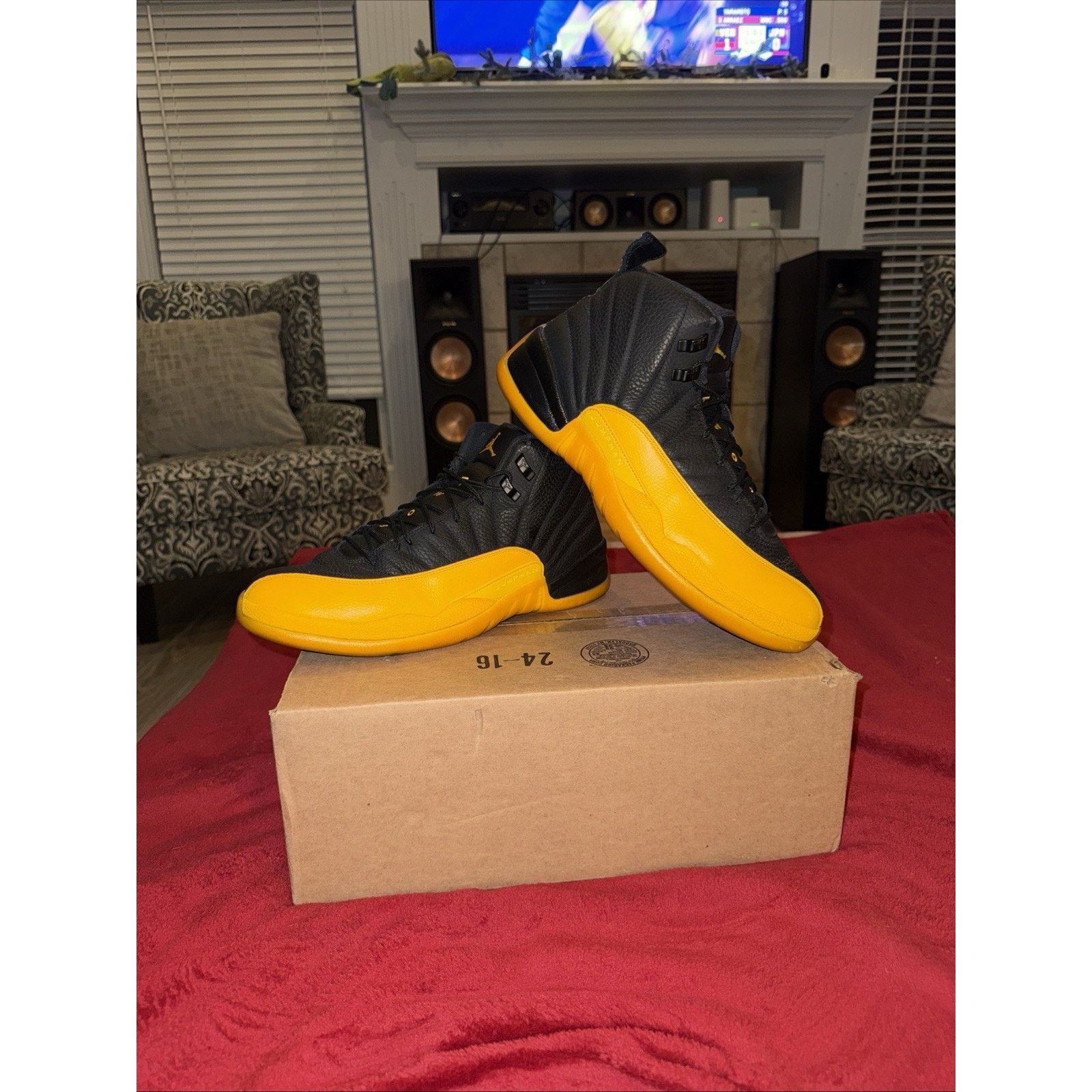 Jordan Brand Size 13 - Jordan 12 Retro University Gold 2020 Size US 13 / EU 46 - 2 Thumbnail