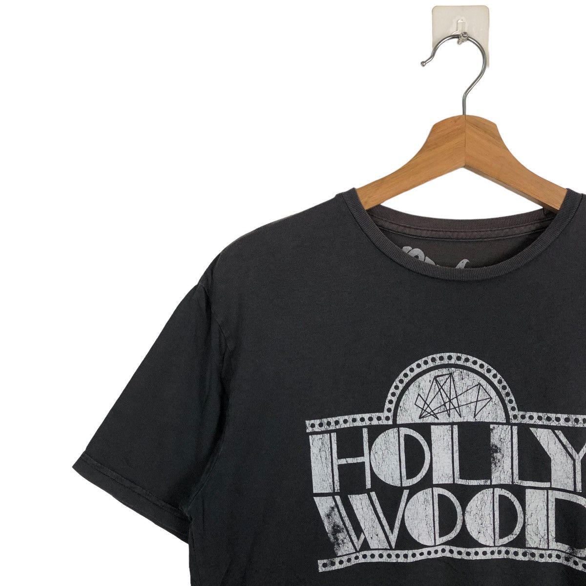 Japanese Brand VINTAGE WORNFREE HOLLYWOOD MOVIE T-SHIRT BIG LOGO Size US S / EU 44-46 / 1 - 6 Thumbnail
