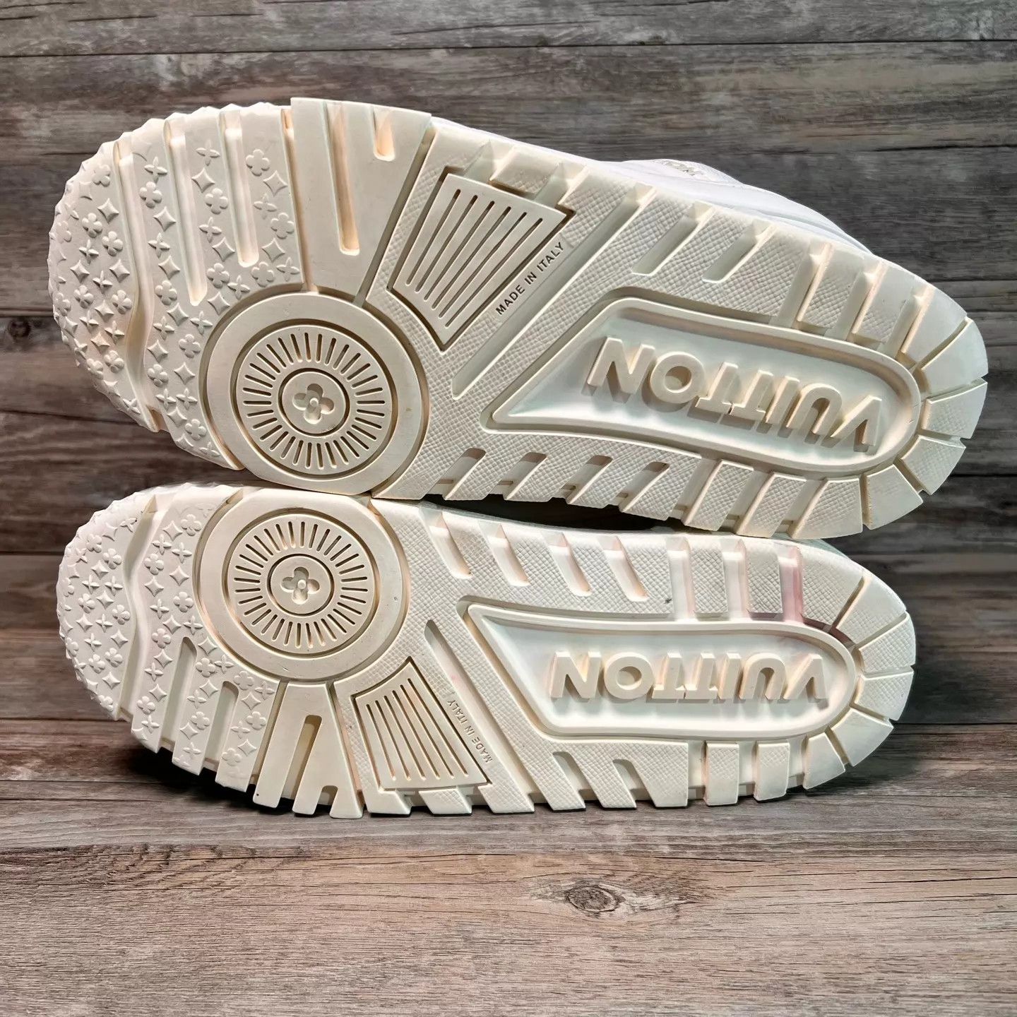 Louis Vuitton LOUIS VUITTON LV TRAINER MAXI white UK8/42 Size US 9 / EU 42 - 6 Thumbnail
