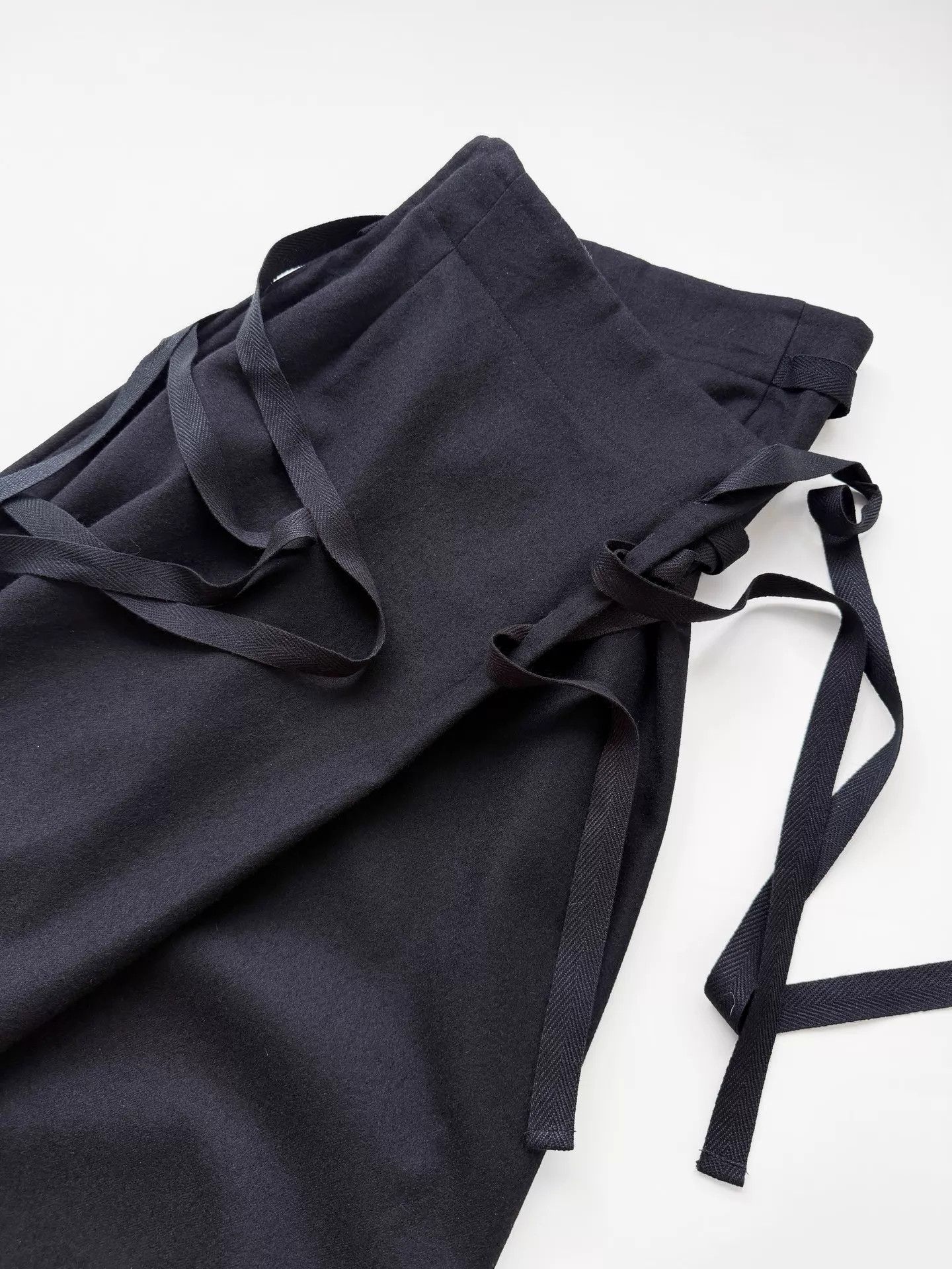 Comme des Garcons COMME DES GARCONS Triple Waist Tie BlackWool Skirt Size 27" / US 4 / IT 40 - 4 Thumbnail