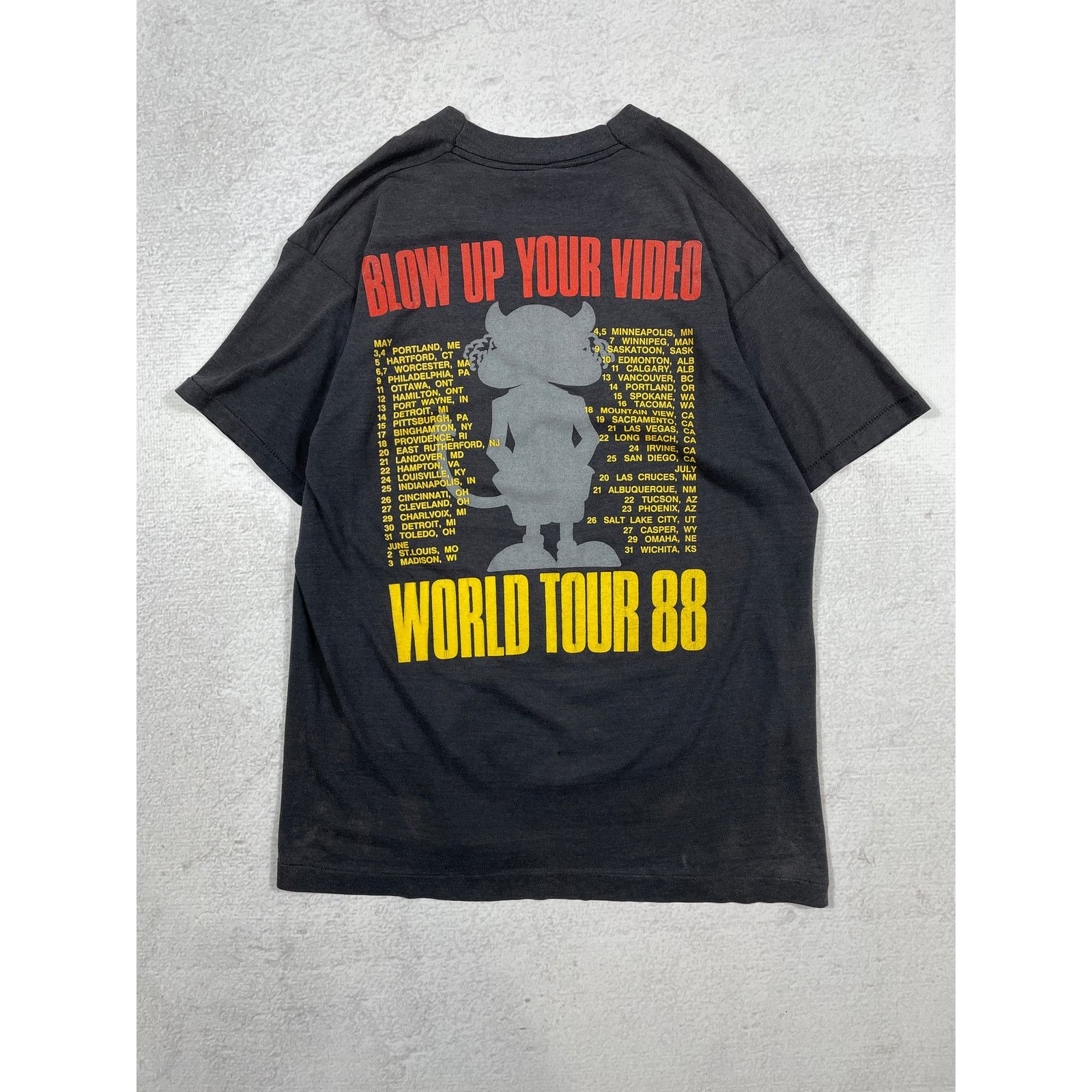 The Unbranded Brand Vintage 1988 AC/DC Blow Up Your Video T-Shirt - Men's Medium Size US M / EU 48-50 / 2 - 2 Thumbnail