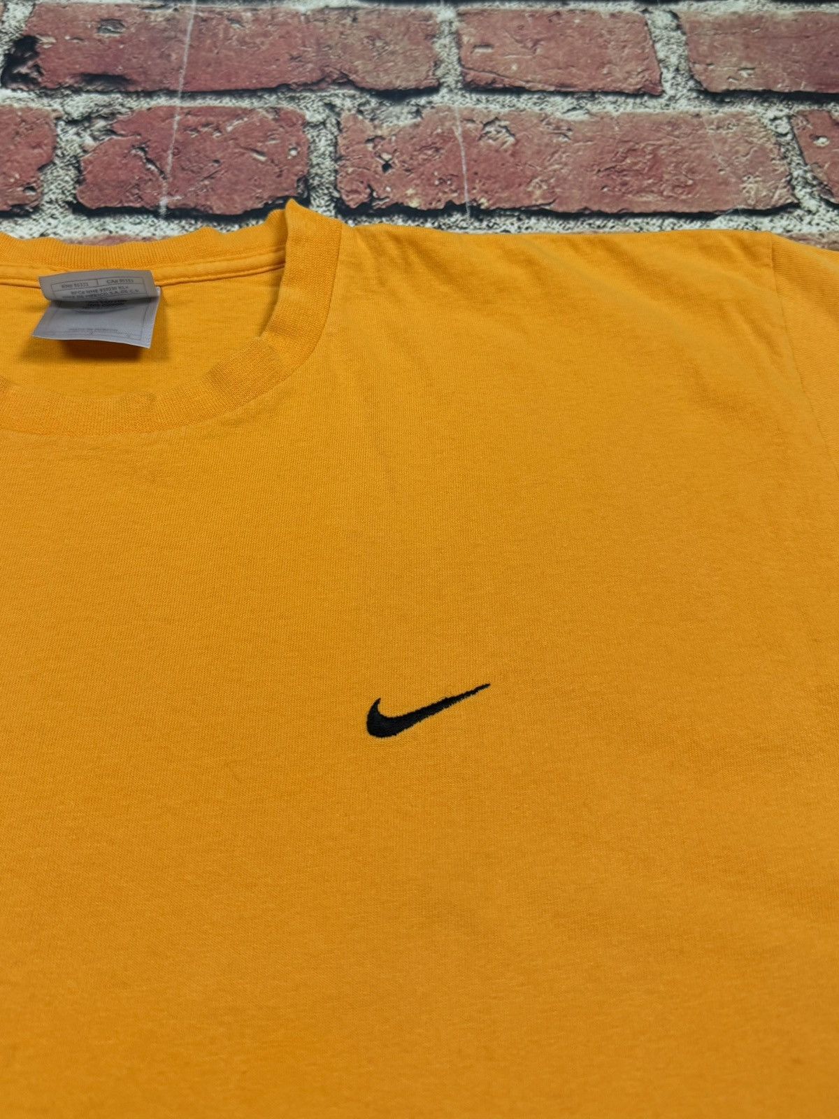 Vintage Vintage Nike Mini Swoosh T-Shirt Mustard Yellow 90s Y2K Size US L / EU 52-54 / 3 - 2 Thumbnail