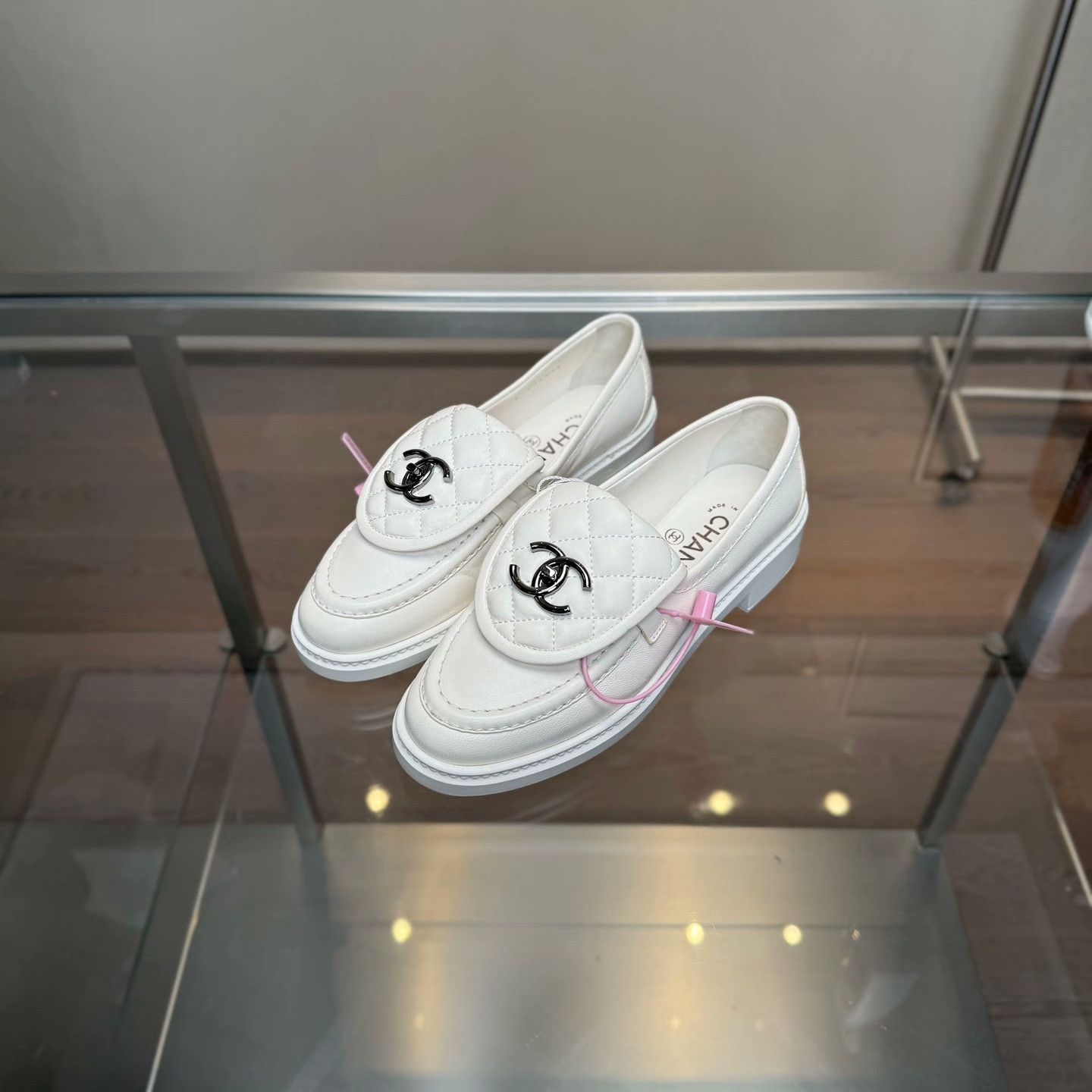 Chanel Chanel White Lowtop Sneakers 35 Women Size US 5 / IT 35 - 1 Thumbnail