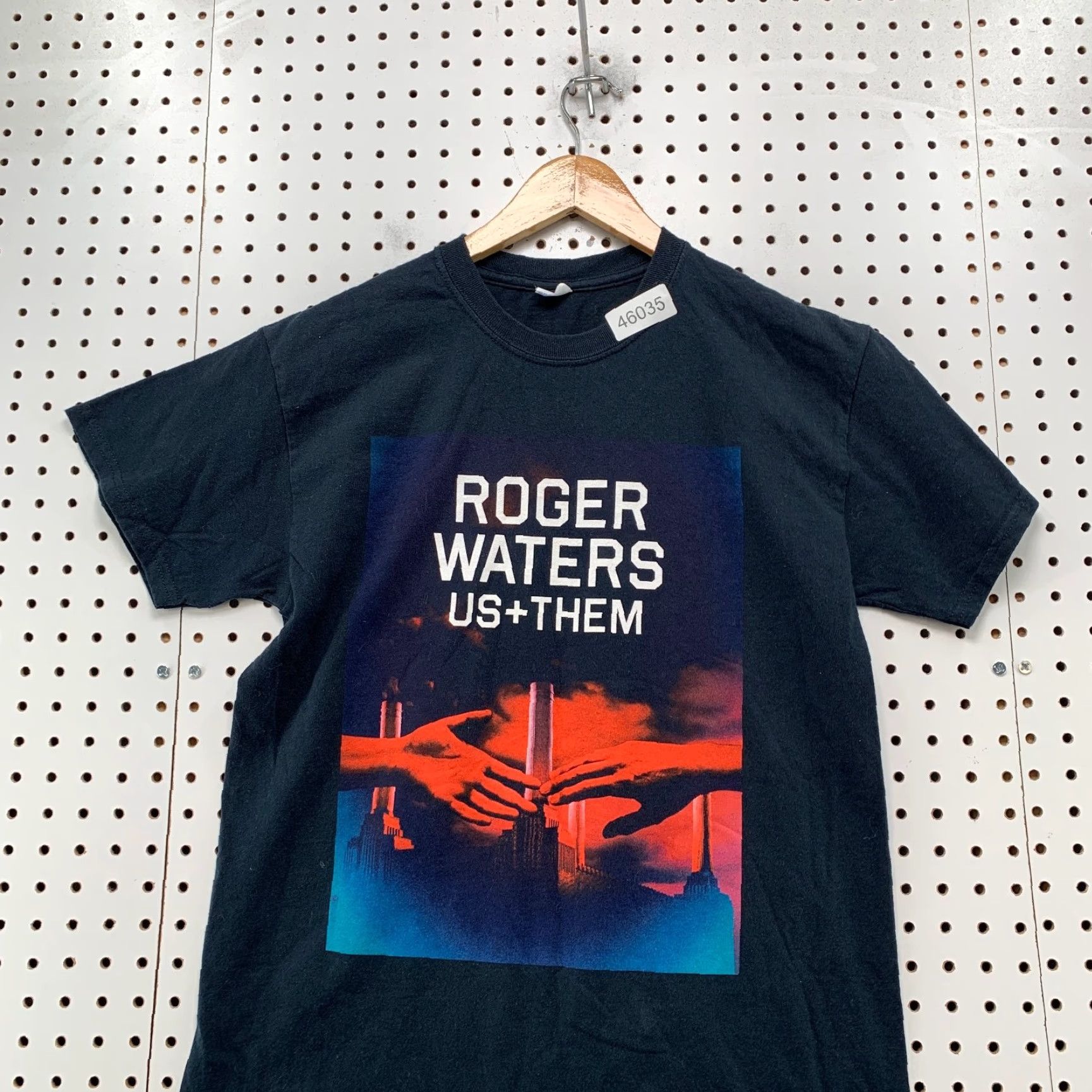 Gildan Rogers Waters Shirt Mens Small Black Us Them 2017 Tour Concert Music - Gildan T-Shirt, Band, Music, Shirt, Men, Black, Small Size US S / EU 44-46 / 1 - 5 Thumbnail