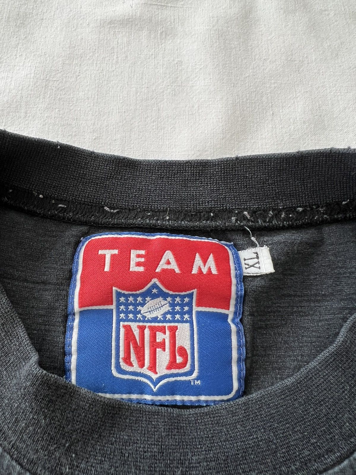 Vintage Vintage 1997 Los Angeles Raiders LA Oakland NFL T-shirt Size US XL / EU 56 / 4 - 12 Thumbnail