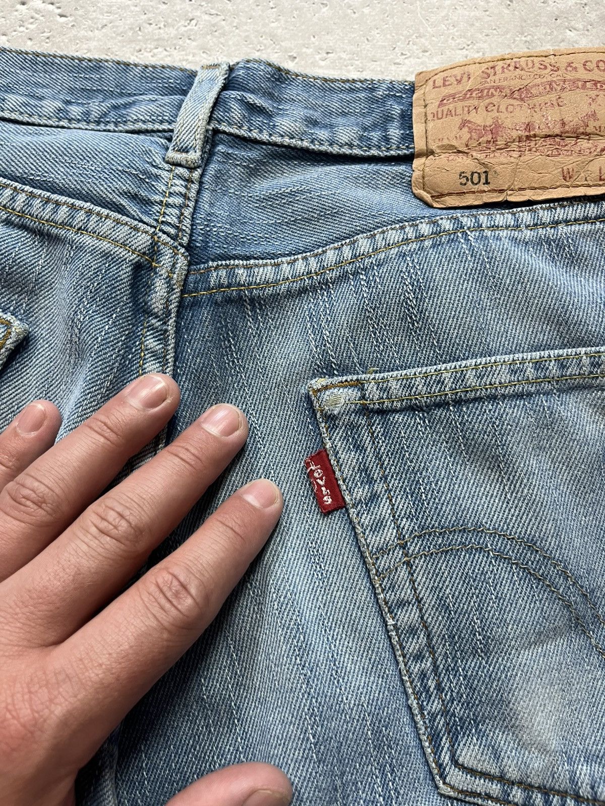 Levi's Vintage Levi’s 501 Light Wash Jeans W32 L34 Made in Romania Size US 32 / EU 48 - 7 Thumbnail