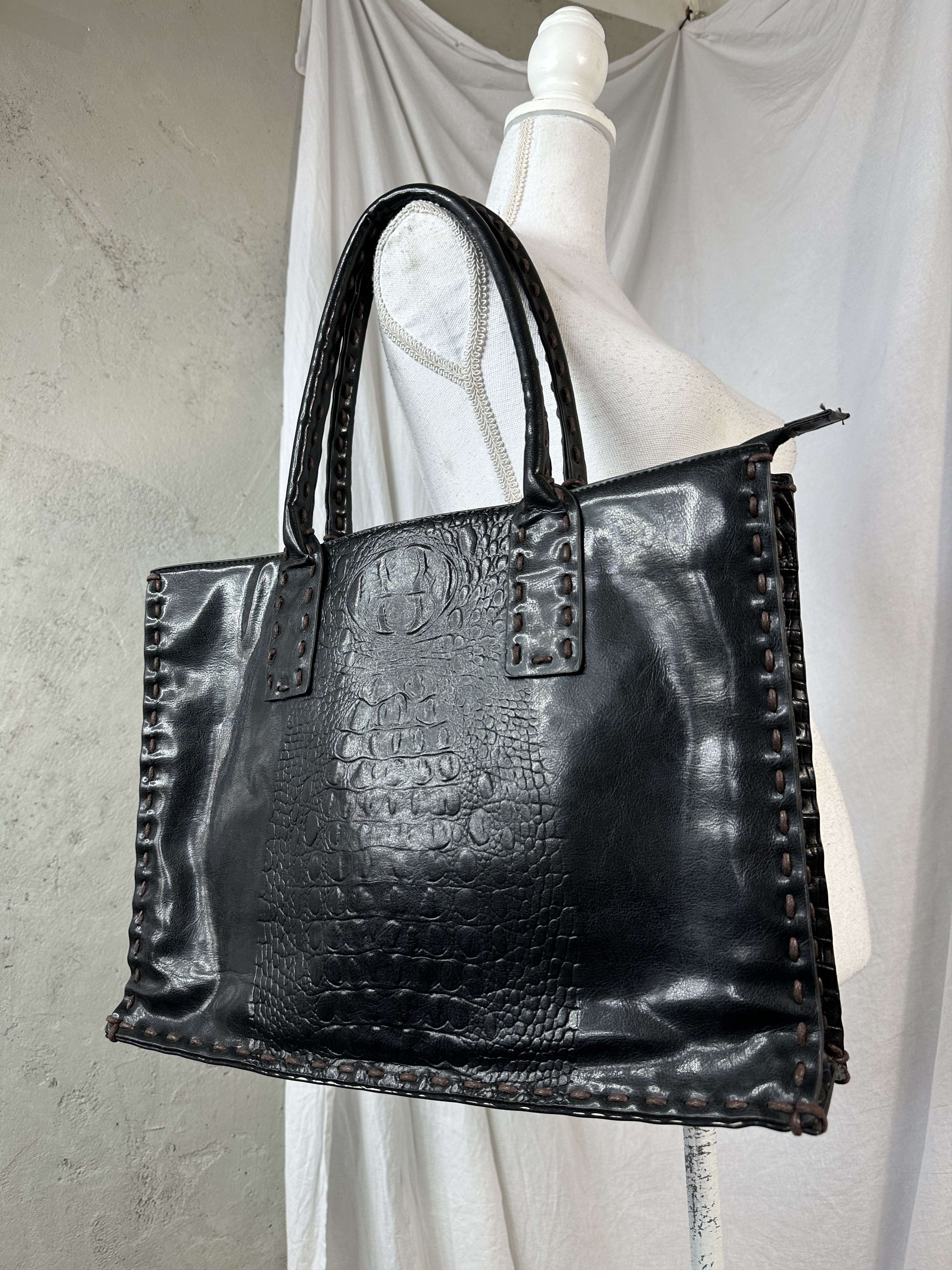 Vintage Vintage Y2K Biker Embossed Croco Leather Shoulder Bag Size ONE SIZE - 1 Thumbnail