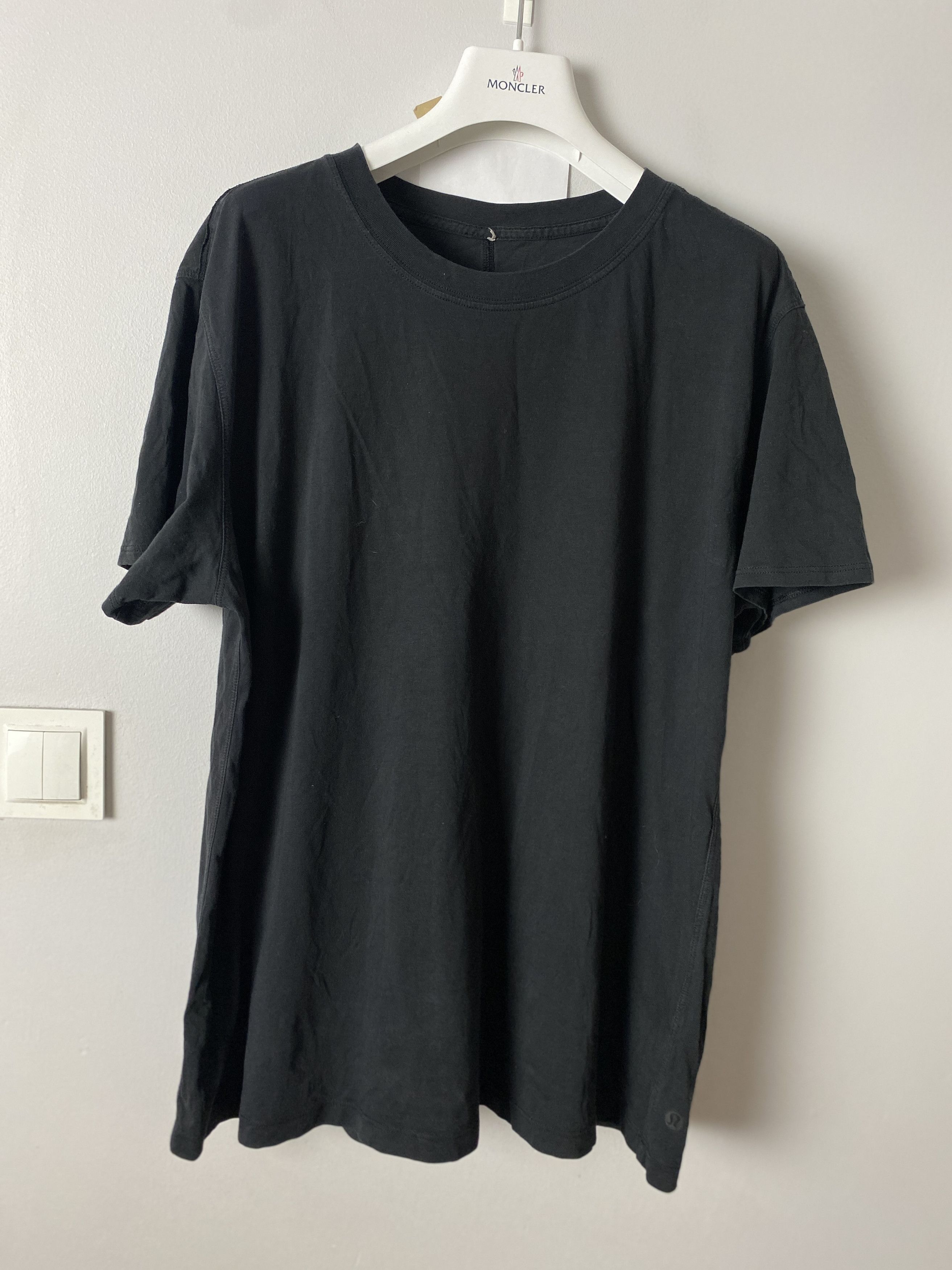 Lululemon Lululemon small logo casual t-shirt tee Size L / US 10 / IT 46 - 1 Thumbnail