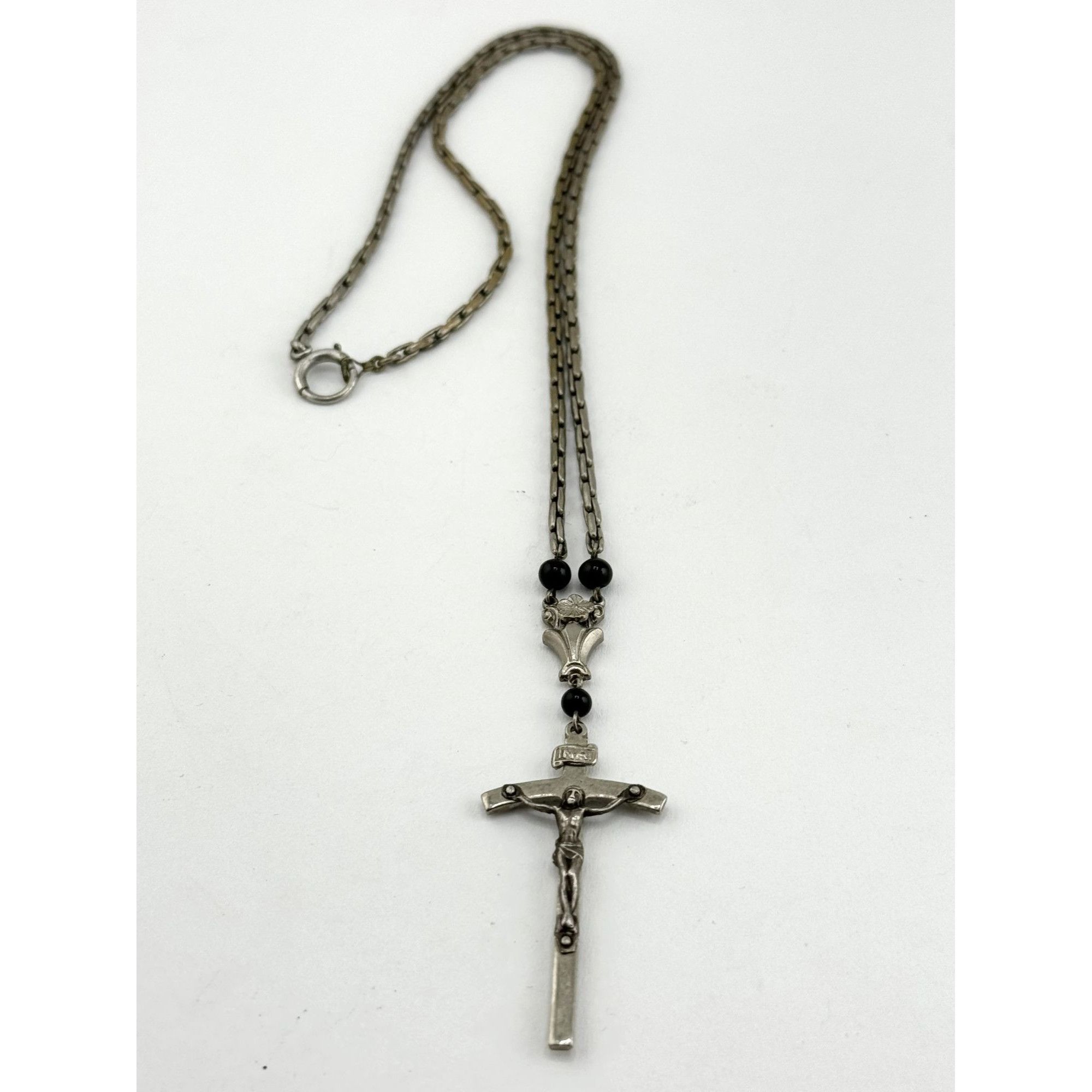 Vintage Vintage black glass silver crucifix cross necklace Size ONE SIZE - 1 Thumbnail
