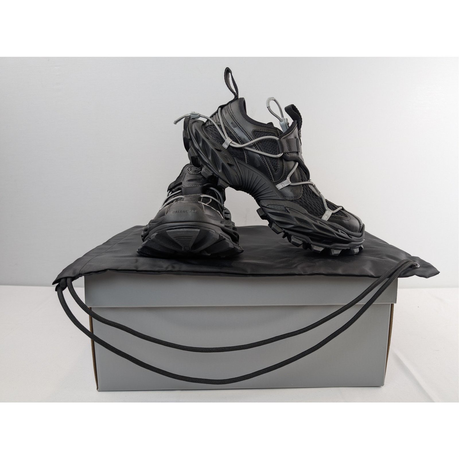 Balenciaga o1rshd1 Hike Low-Top Sneakers in Black Size US 11 / EU 44 - 17 Thumbnail