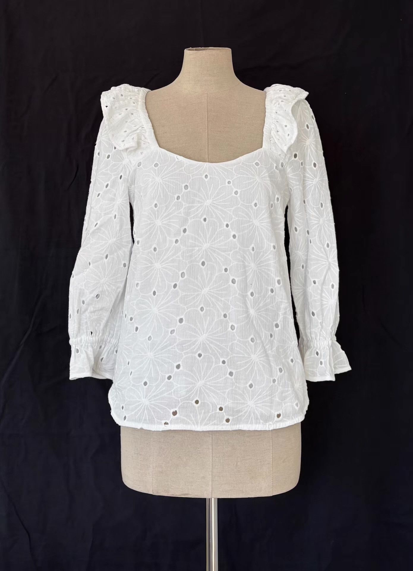 Paul Smith PS Paul Smith Women's White Cutwork Embroidered Top Ｑ21 Size M / US 6-8 / IT 42-44 - 1 Thumbnail