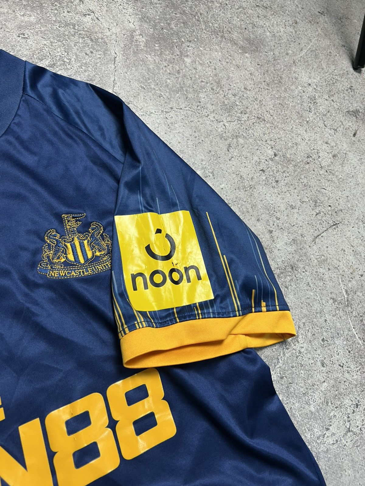 Vintage ⚽️ Newcastle Soccer Jersey #2 Trippier Y2K Football T-shirt 🔥 Size US M / EU 48-50 / 2 - 7 Thumbnail