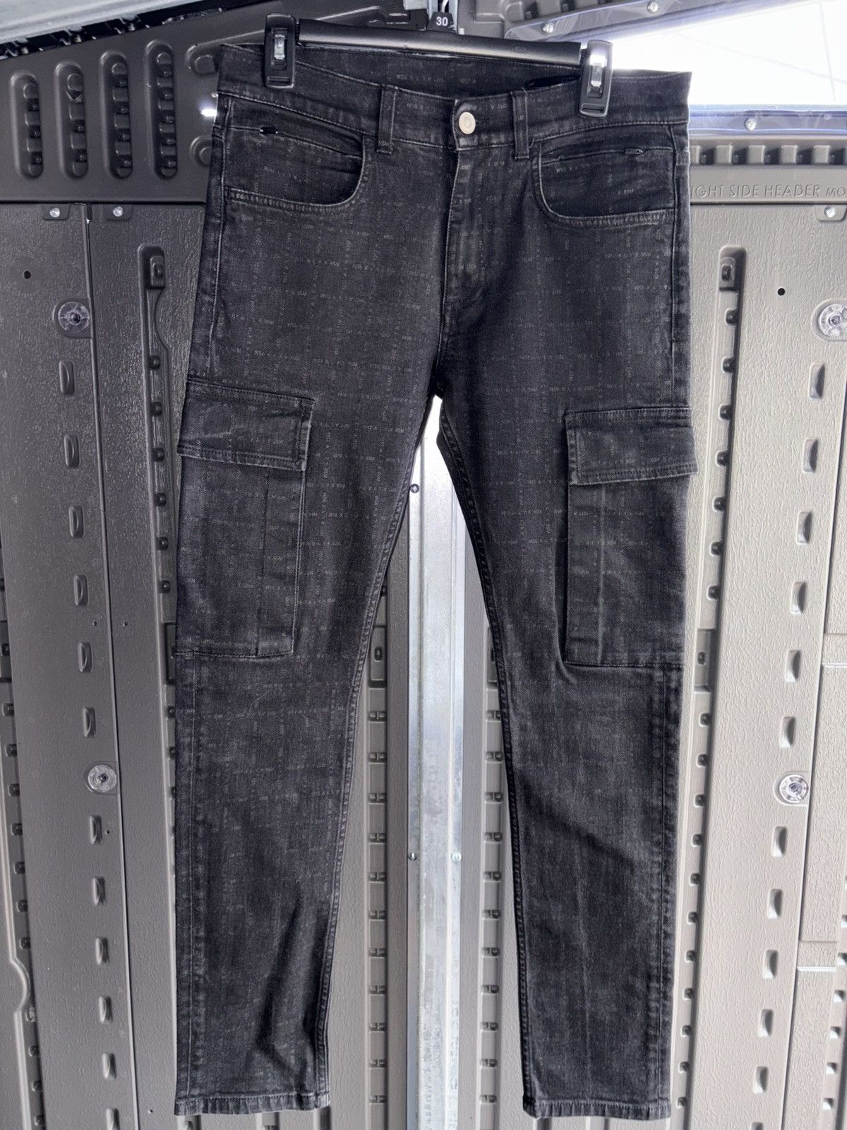 1017 ALYX 9SM × Alyx Alyx monogram logo cargo pants Size US 30 / EU 46 - 1 Thumbnail