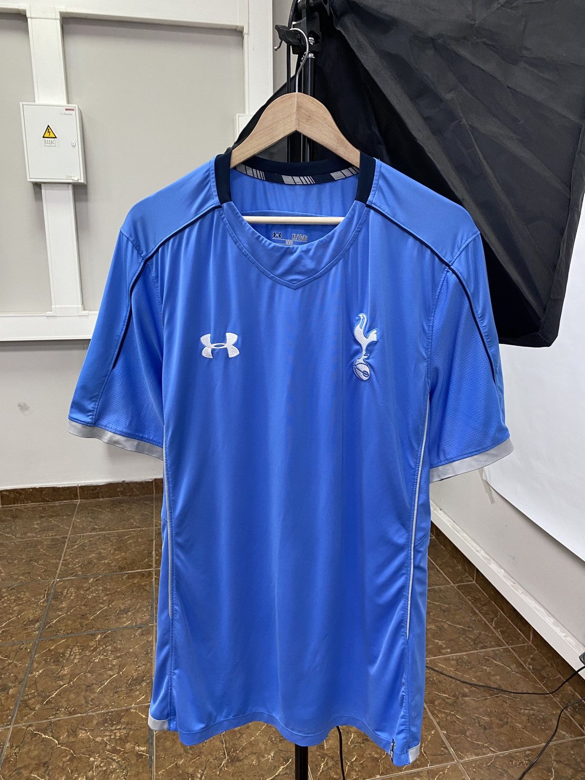 Under Armour 🏴󠁧󠁢󠁥󠁮󠁧󠁿 Y2K Tottenham Under Armor Jersey T-Shirt England Retro Size US XL / EU 56 / 4 - 1 Thumbnail