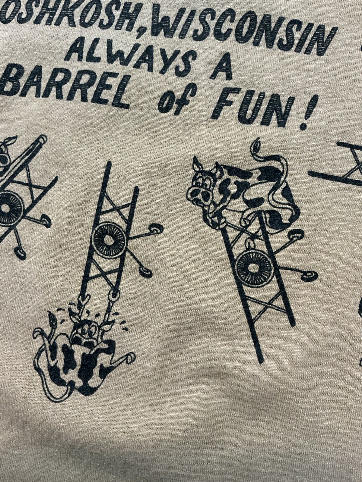 Other OshKosh Wisconsin Always A Barrel Of Fun Flying Cows T-Shirt Size US M / EU 48-50 / 2 - 6 Thumbnail