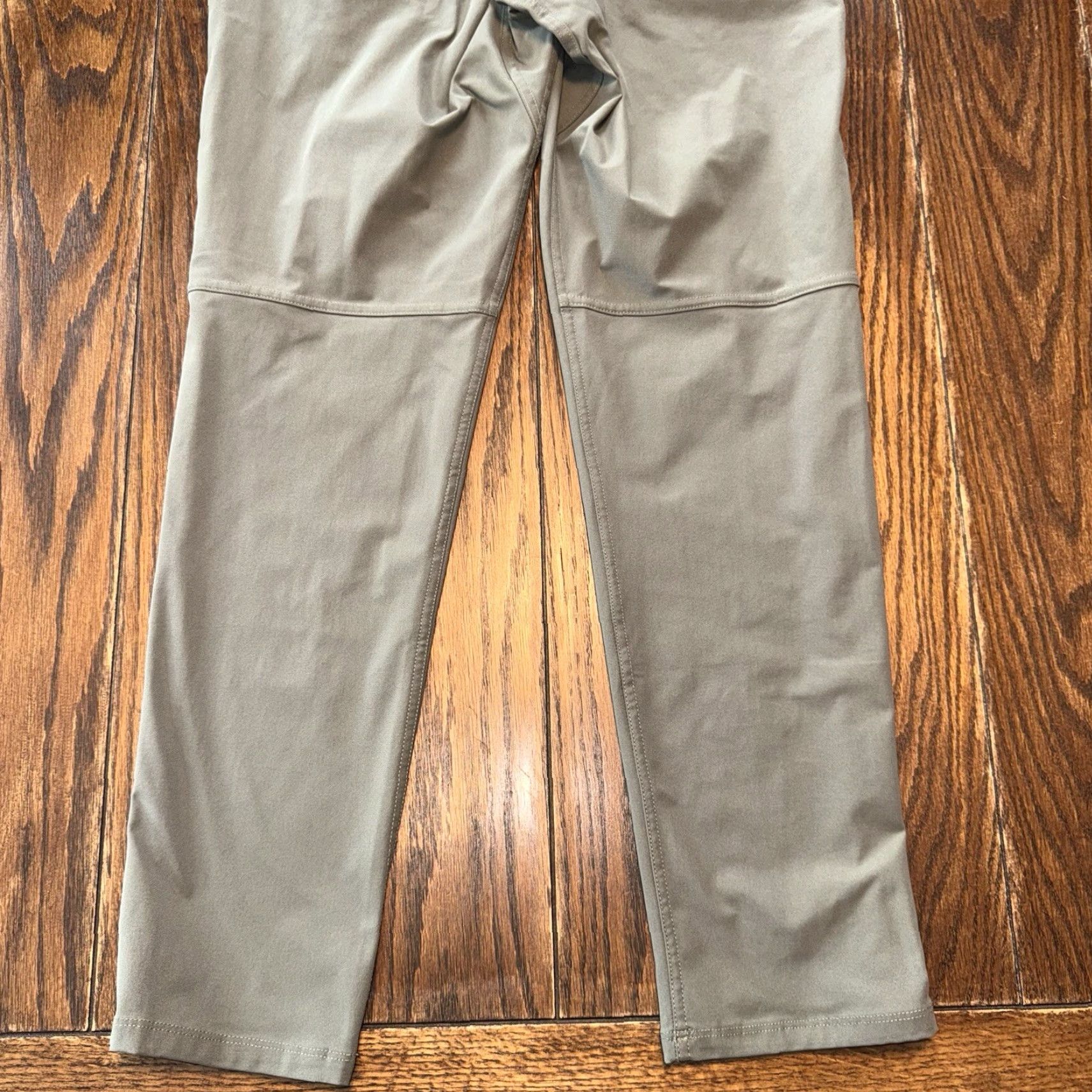Lululemon Lululemon Men’s Green Pants 34x31 With Stretch Zip Pocket Size US 33 - 7 Thumbnail