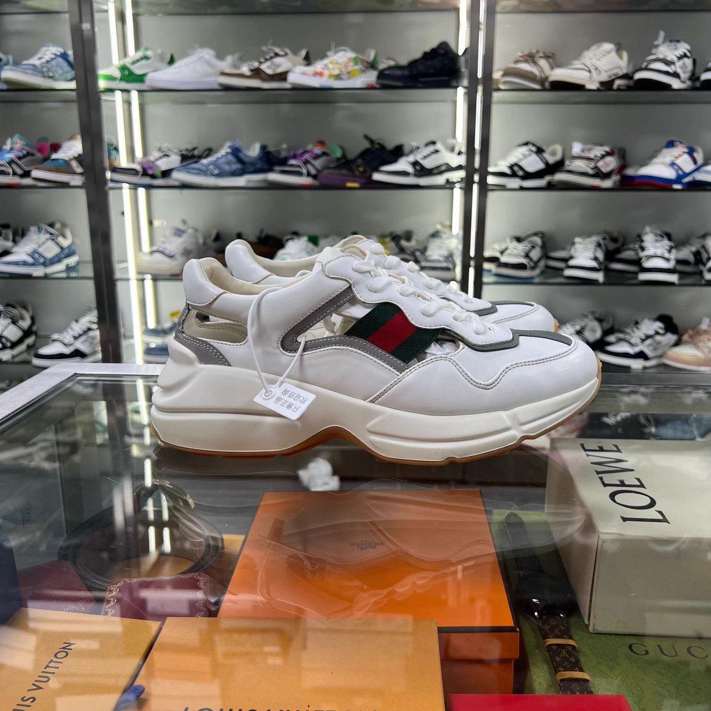 Gucci GUCCI Rhyton low top cutout dad shoe white UK7 Size US 8 / EU 41 - 2 Thumbnail