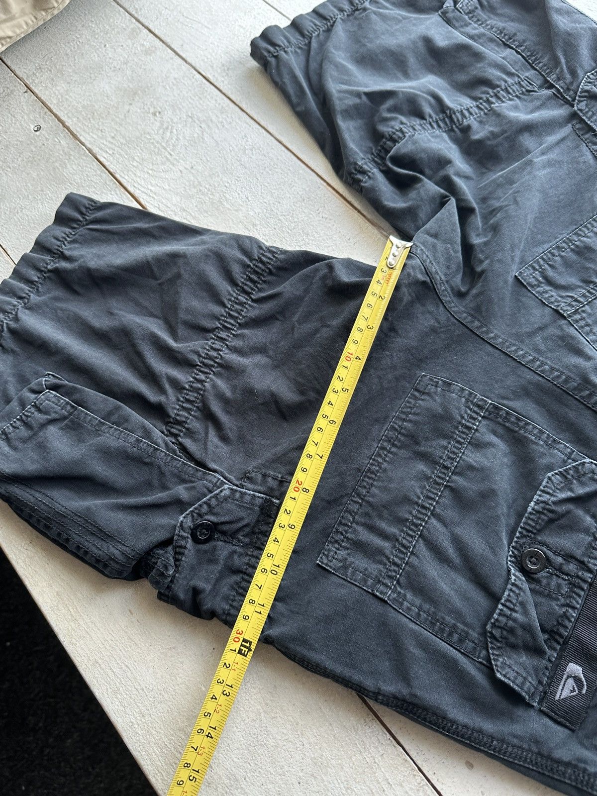 Quiksilver 🚨VNTG Quiksilver CARGO Shorts Big Logo Y2K Style 90s Surfing Size US 28 / EU 44 - 16 Thumbnail