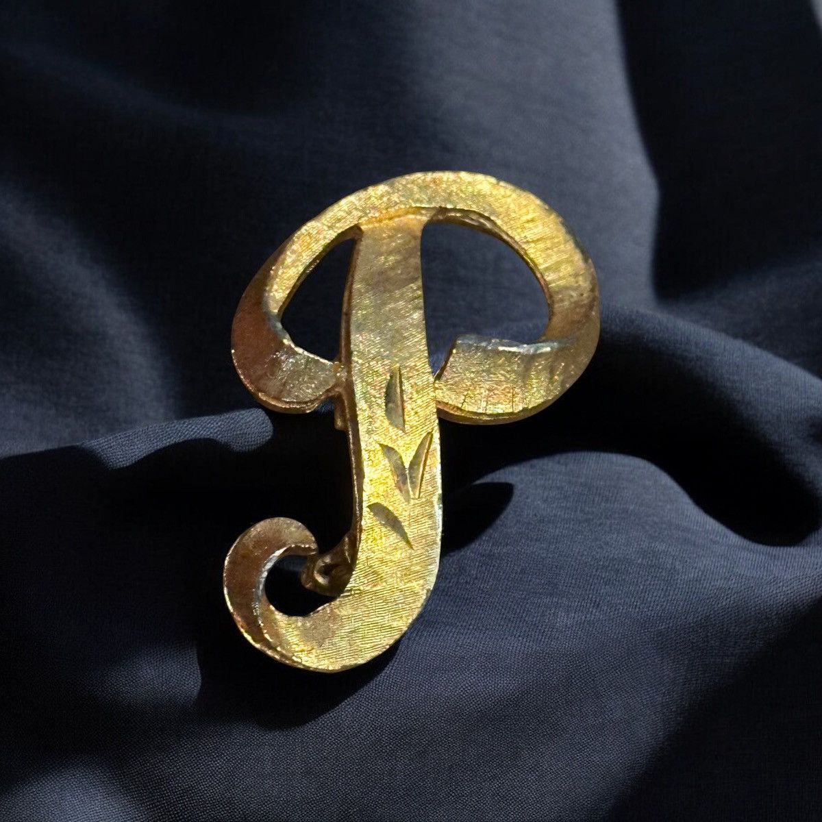 Vintage Vintage Mamselle gold tone cursive P brooch Size ONE SIZE - 1 Thumbnail