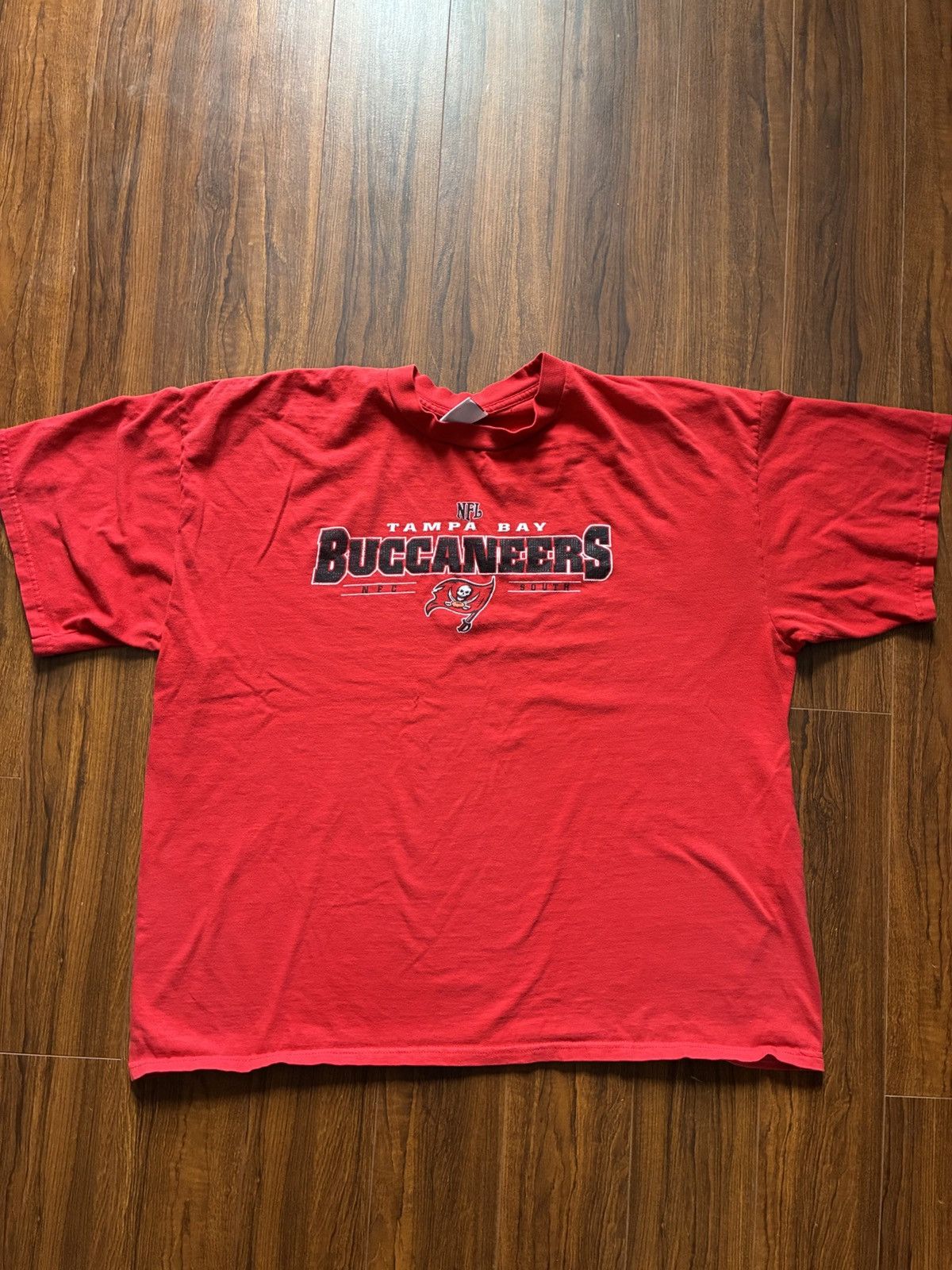Other Vintage Tampa Bay Buccaneers NFL Red T-Shirt Size US XL / EU 56 / 4 - 1 Thumbnail
