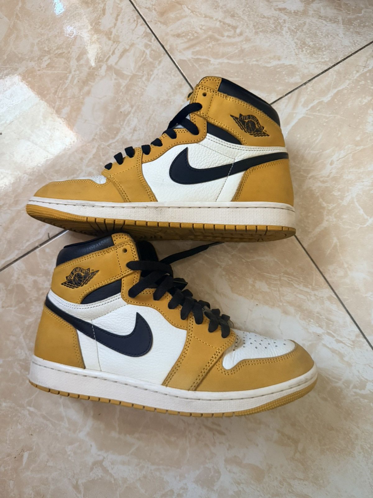 Jordan Brand Jordan 1 Retro High OG “Yellow Ochre” Size US 8.5 / EU 41-42 - 1 Thumbnail
