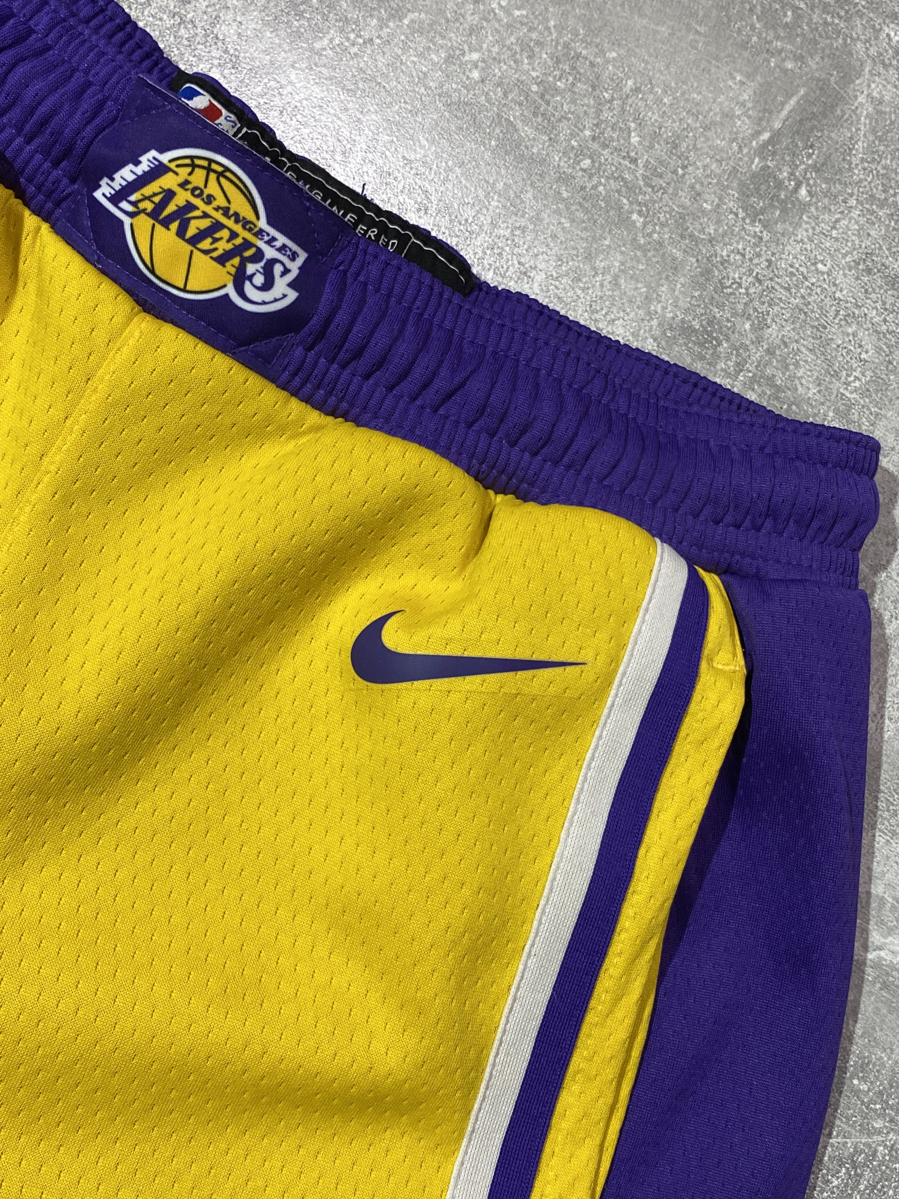 Nike Nike x L.A Lakers NBA Basketball Shorts Size US 32 / EU 48 - 7 Thumbnail