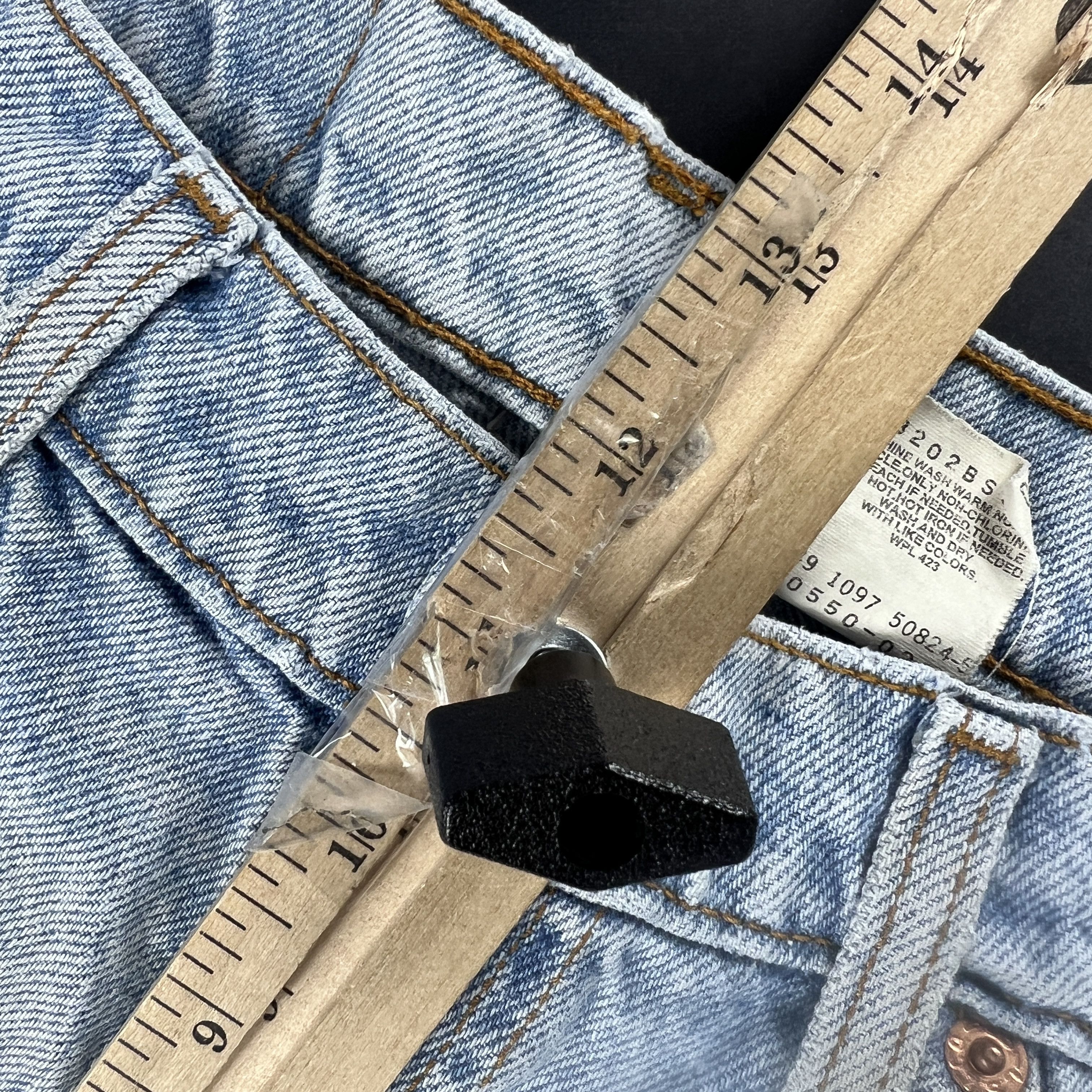 Levi's VTG Levi's Jeans 550 Relaxed Blue Thrashed Denim Orange Tab Size US 33 - 22 Thumbnail