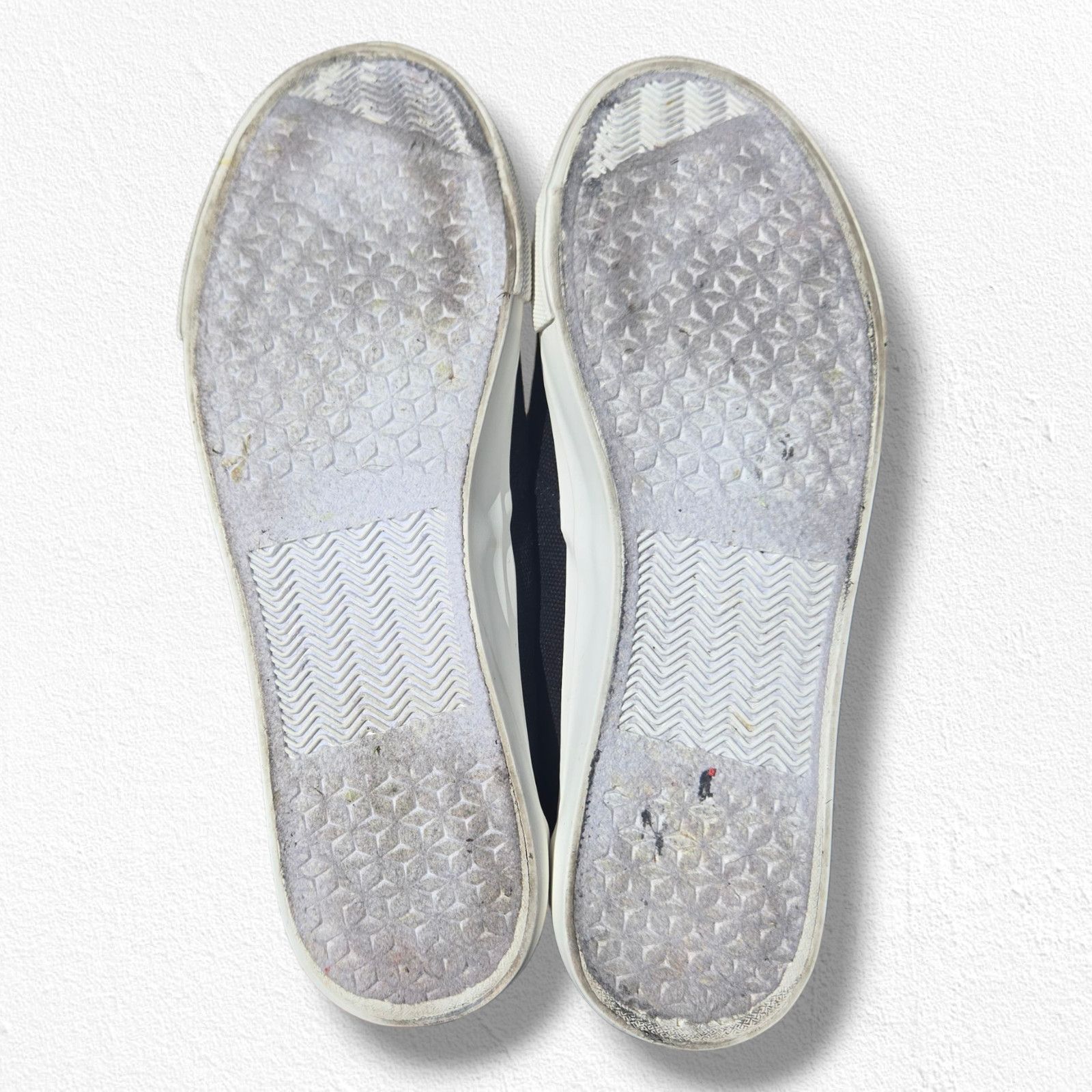 Other ShoeDazzle Lexy Black Canvas Slip-On Sneakers Womens Size 7 Size US 7 / IT 37 - 5 Thumbnail