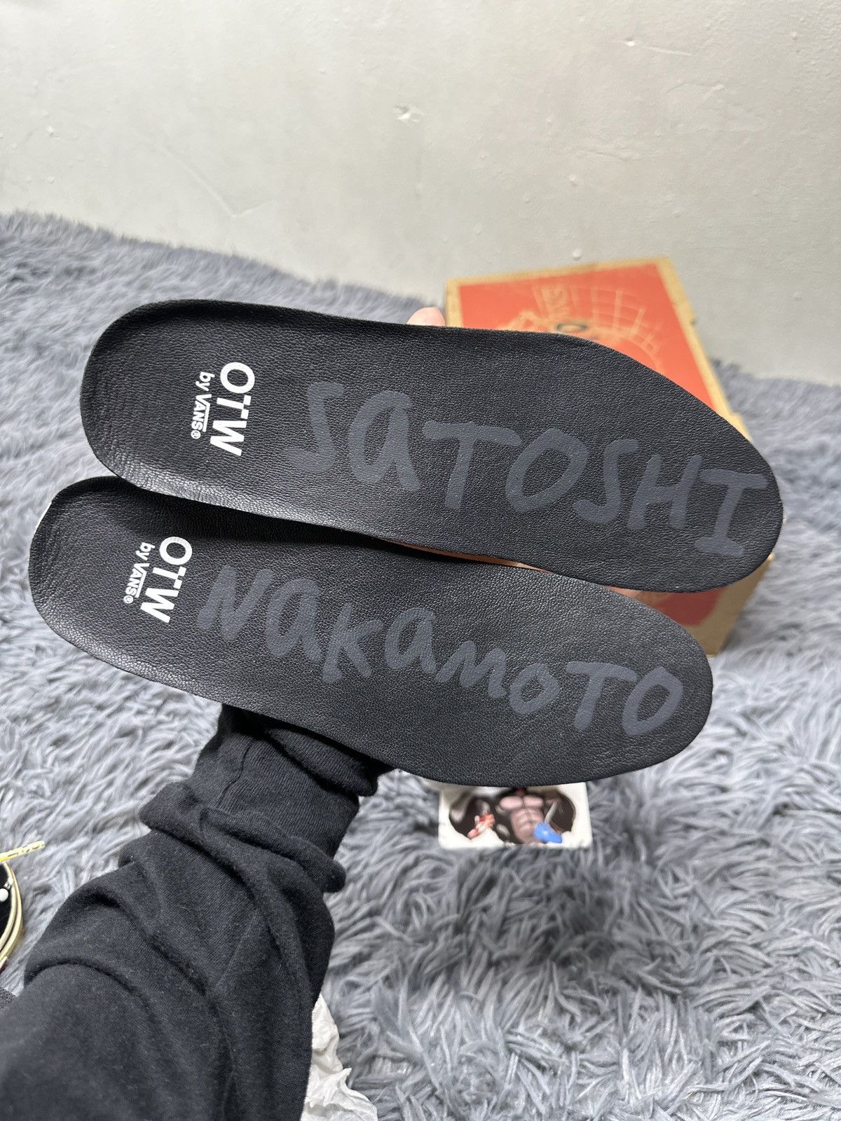 Satoshi Nakamoto × Vans Satoshi Nakamoto OTW Old Skool Vans Pearlized Burgundy FNF Size US 6.5 / EU 39-40 - 6 Thumbnail