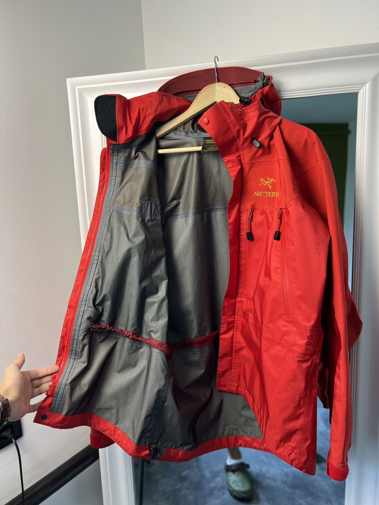 Arc'teryx × Vintage Rare Vintage Arc’teryx Theta LT Gore-Tex XCR Gold Logo M Size US M / EU 48-50 / 2 - 18 Thumbnail