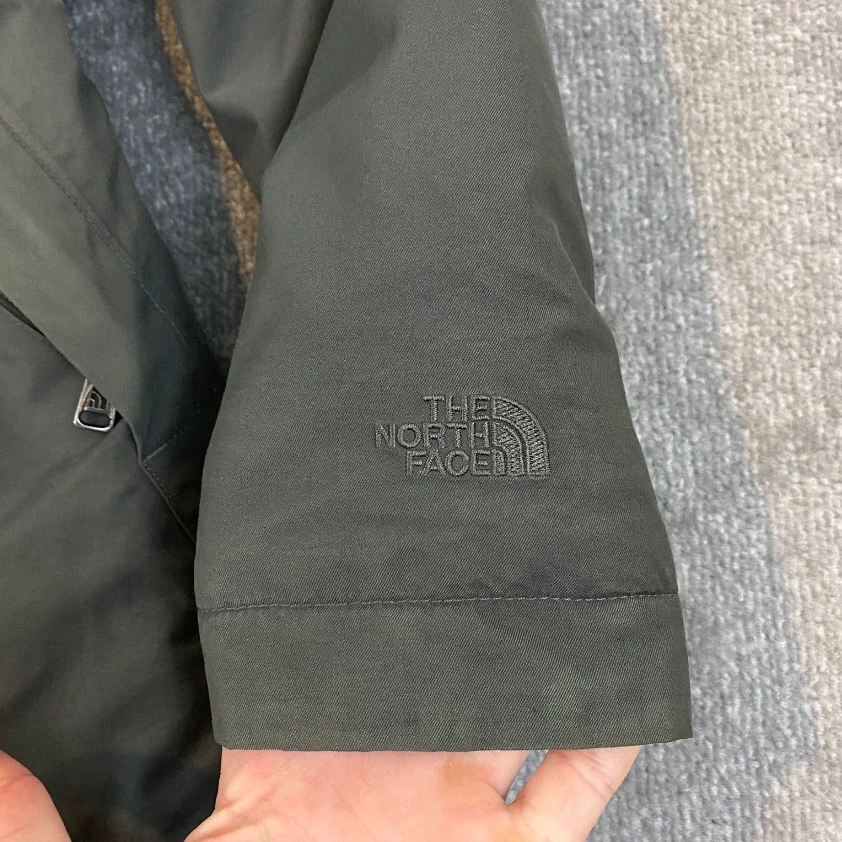 The North Face THE NORTH FACE Jacket Women XS Gray Goose Down Puffer Parka Faux Fur Hooded Coat Size XS / US 0-2 / IT 36-38 - 4 Thumbnail