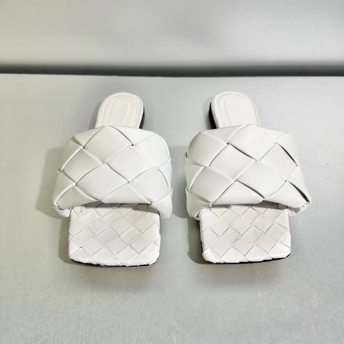 Bottega Veneta Bv Woven Sandals EUR 37 Used Excellent Condition Size US 6 / IT 36 - 2 Thumbnail
