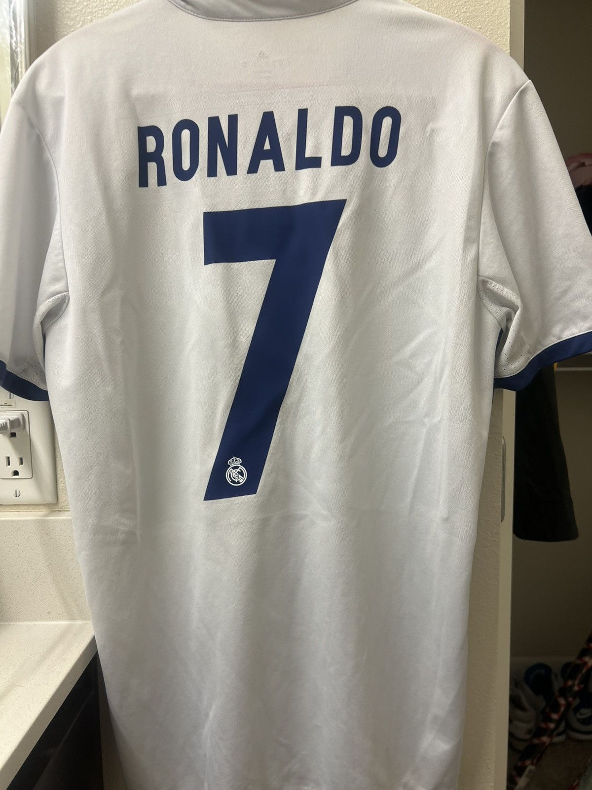 Adidas Ronaldo #7 Real Madrid 2016-17 Home Jersey Size US M / EU 48-50 / 2 - 3 Thumbnail