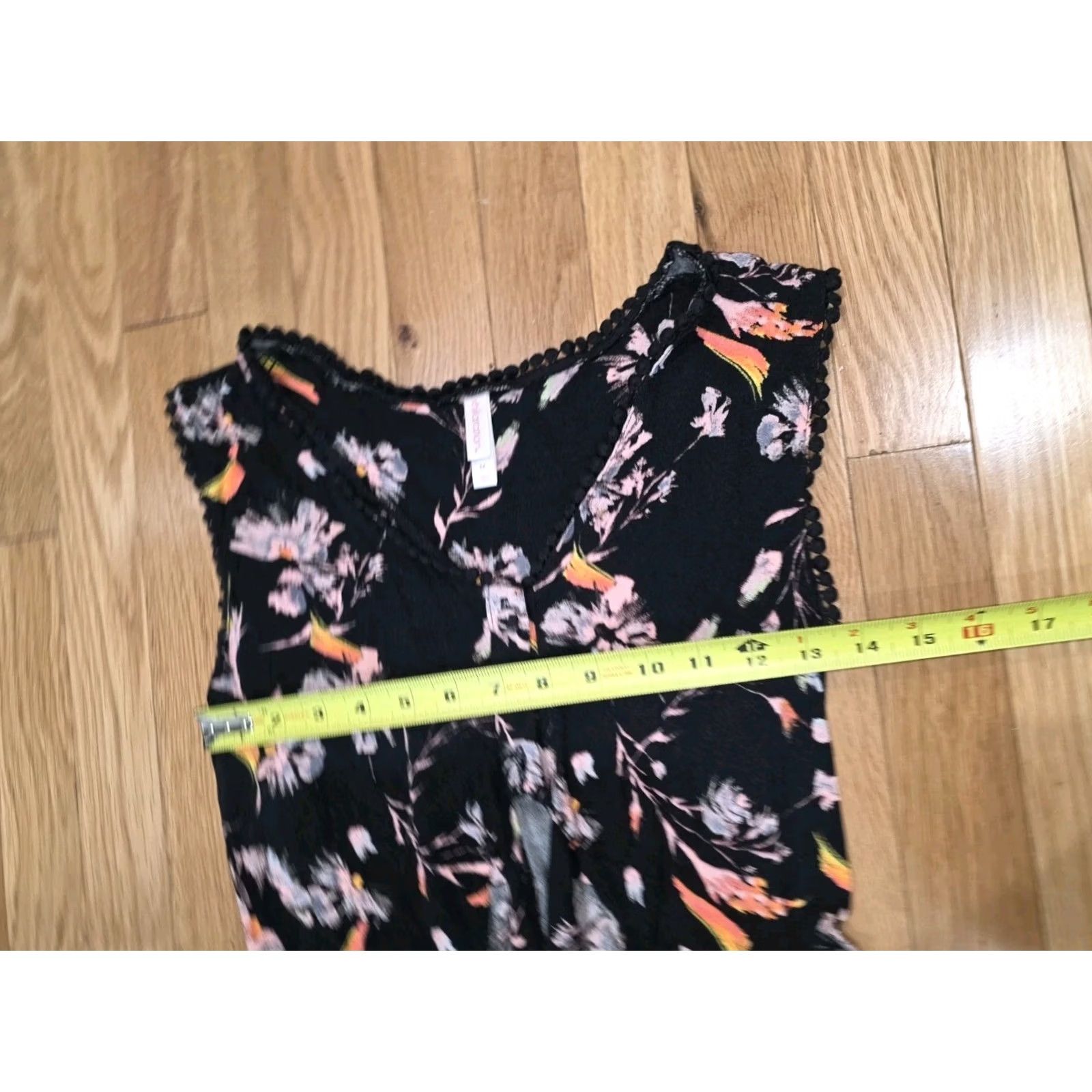 Vintage Xhilaration Romper Size Medium Womens Sleeveless One-Piece Black Floral Rayon M Romper Size 32" / US 10 / IT 46 - 4 Thumbnail