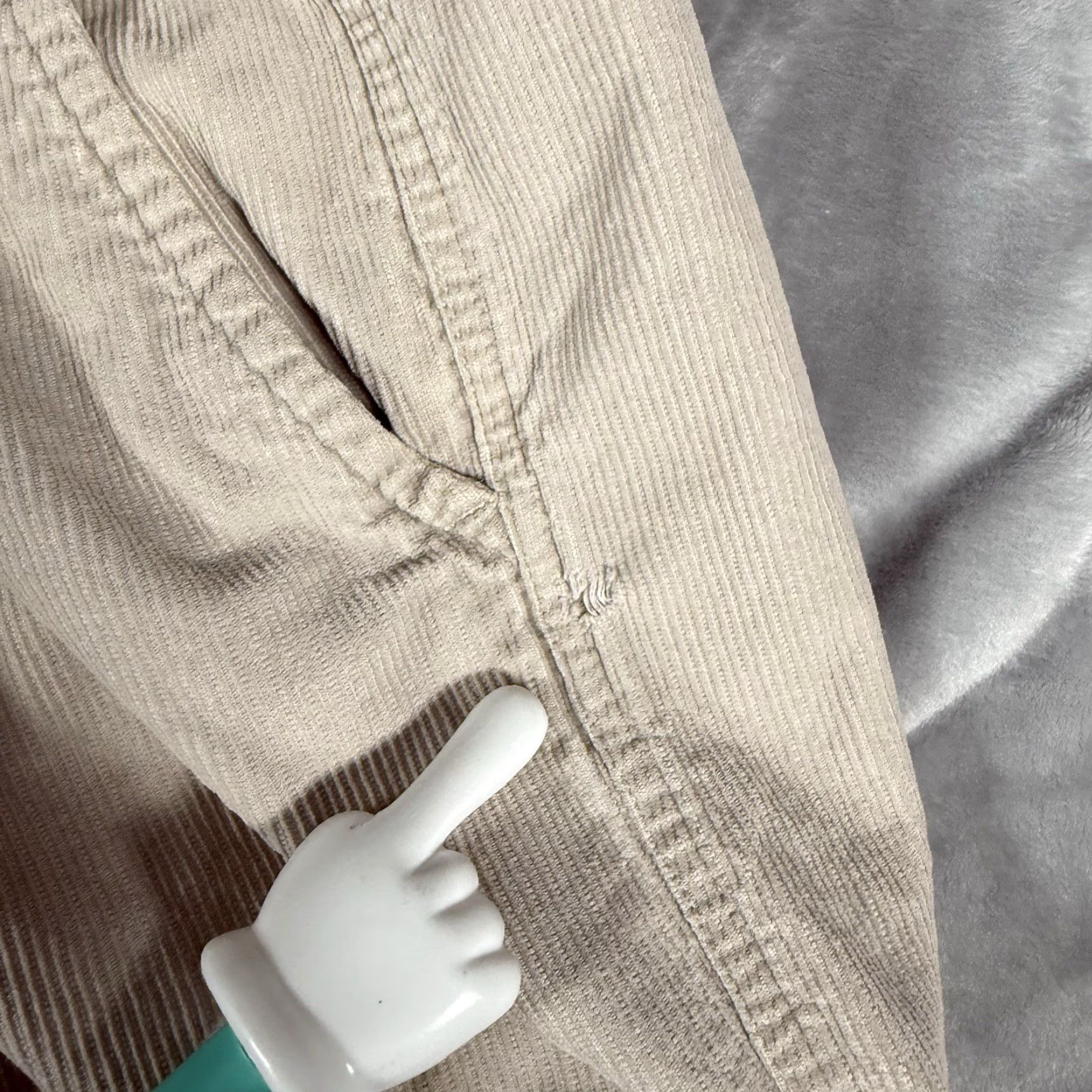 Old Navy VINTAGE Old Navy Corduroy Cargo Pants Mens 33 Beige Distressed Cargo Pocket Straight Regular 30 Inseam Y2K Influence Size US 33 - 2 Thumbnail