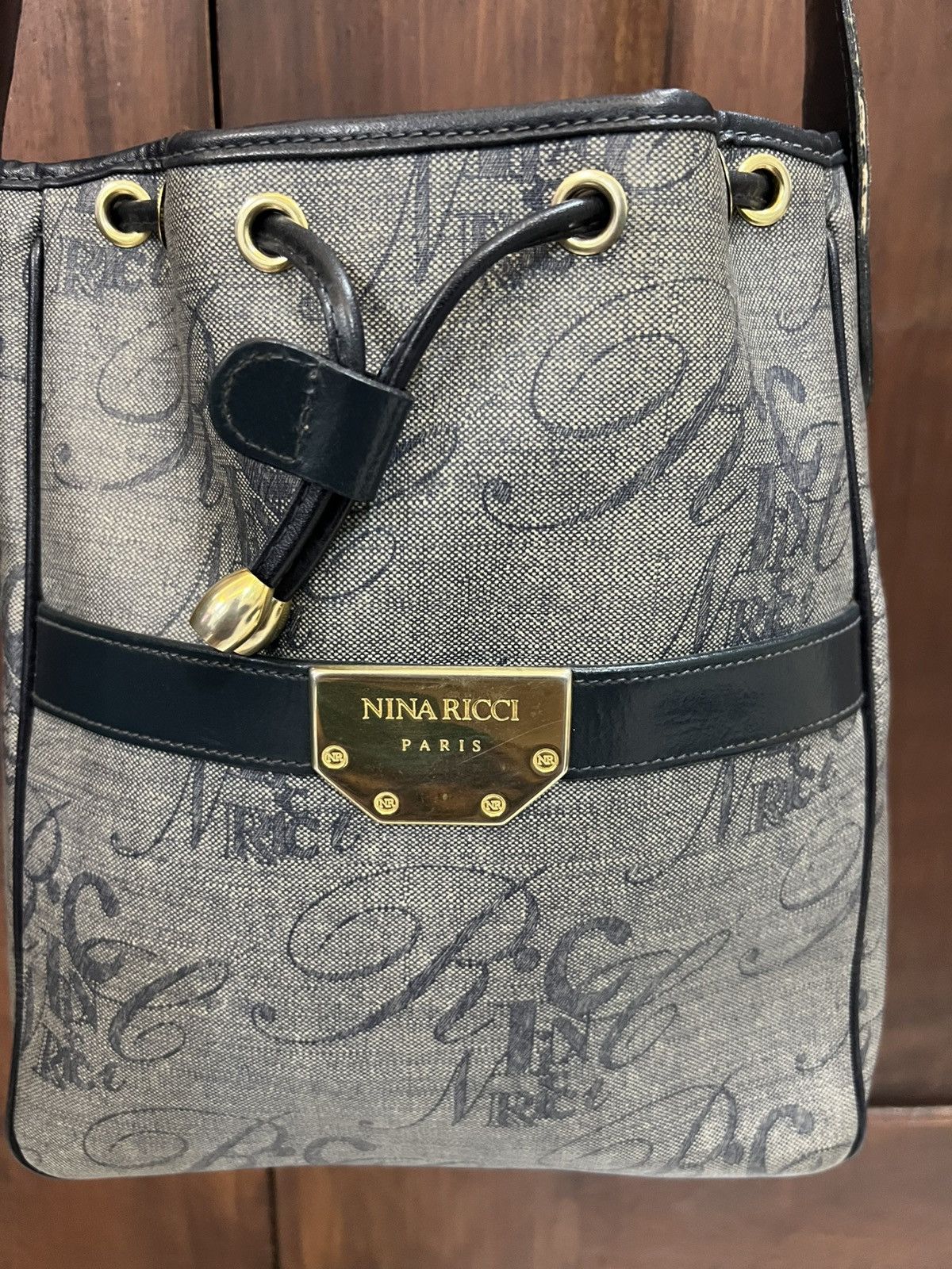 Genuine Leather Nina Ricci Paris Leather Crossbody/Sling Bag Size ONE SIZE - 4 Thumbnail