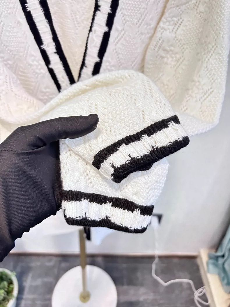 Chanel Chanel 22c early spring vacation new knitted white black e Size XS / US 0-2 / IT 36-38 - 4 Thumbnail