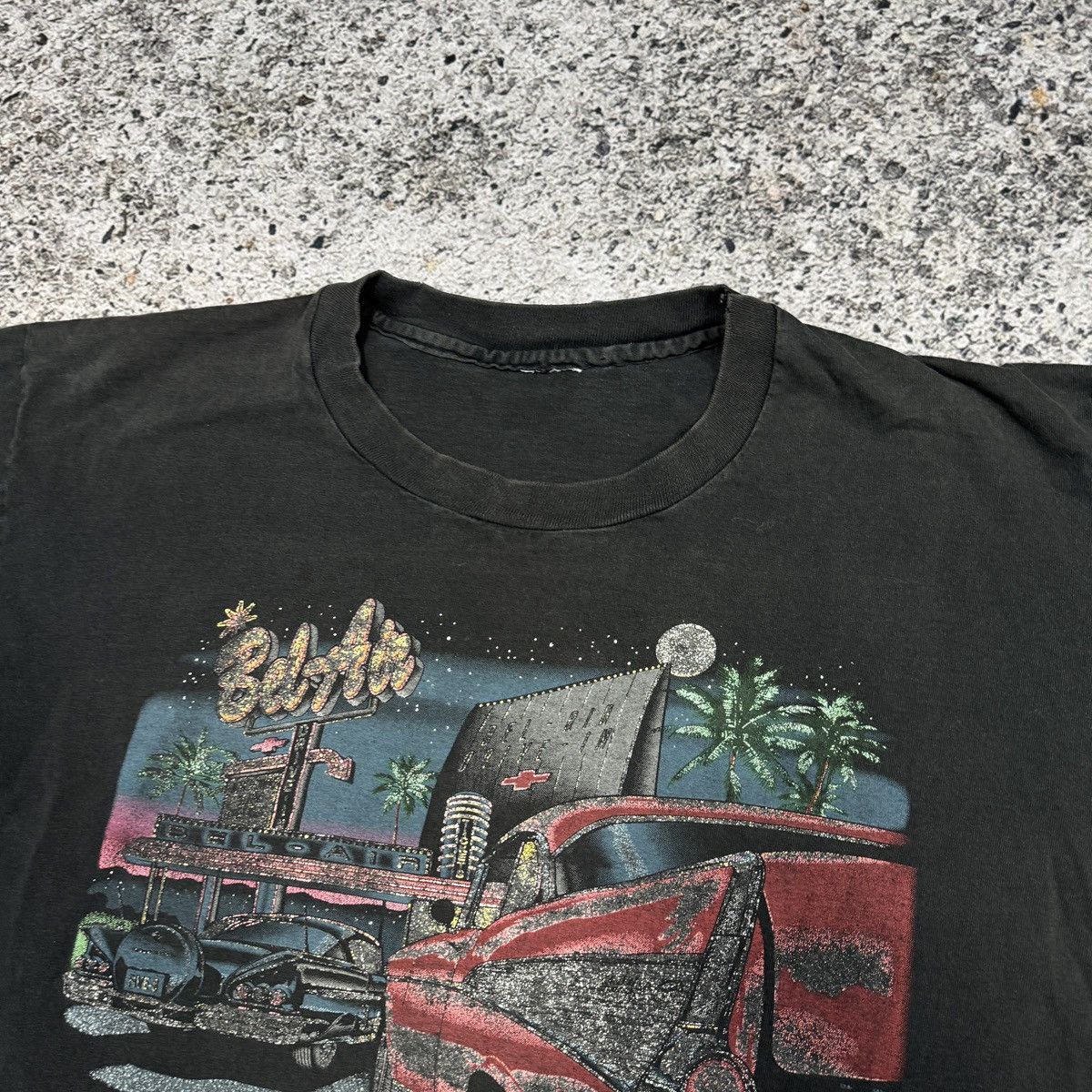 Vintage VINTAGE 90s FADED BEL AIR CAR SINGLE STITCH TEE Size US L / EU 52-54 / 3 - 4 Thumbnail