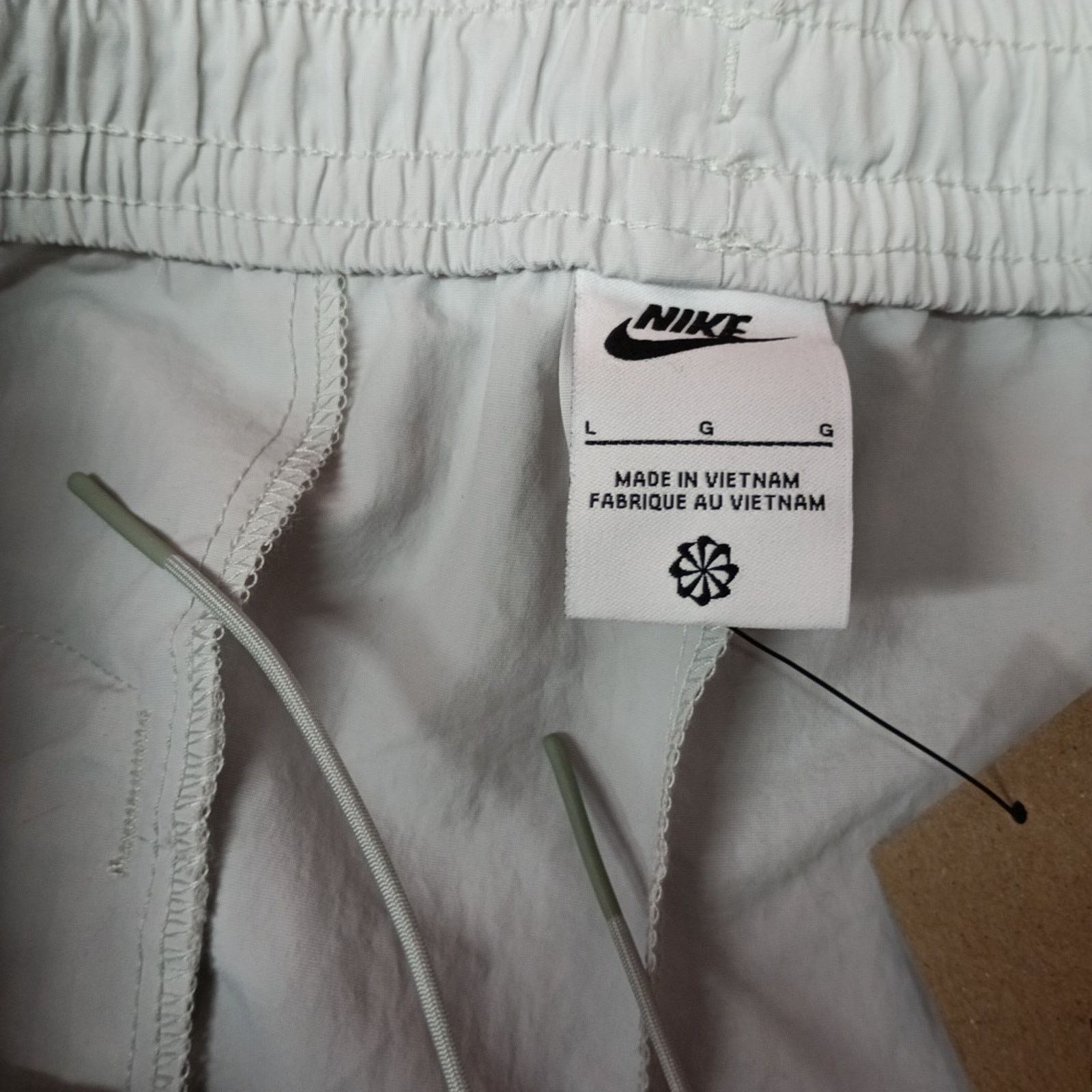 Nike Nike Sportswear Shorts Women's Size L Light Silver Woven Size 34" / US 12 / IT 48 - 3 Thumbnail